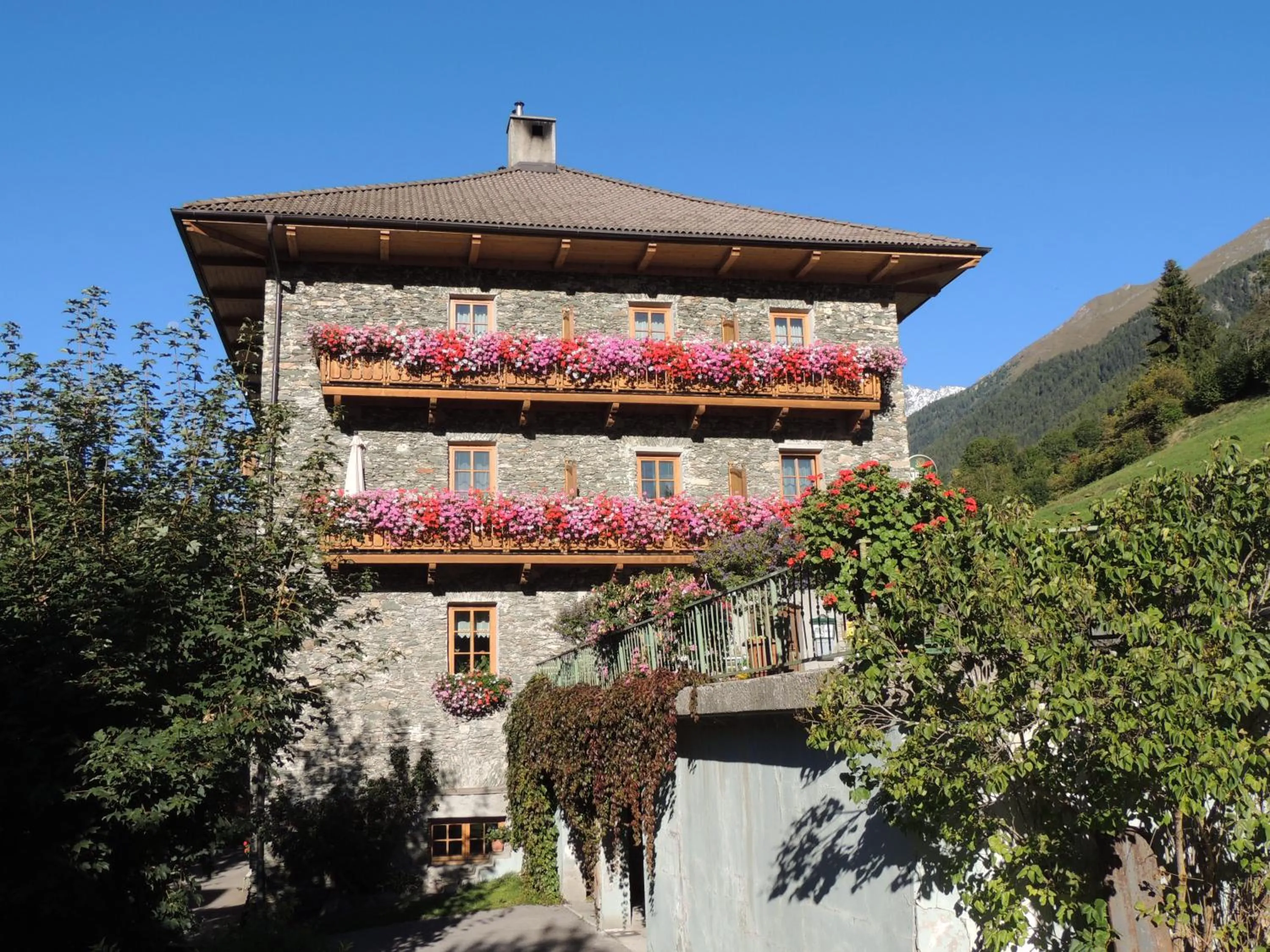 Facade/entrance in Gästehaus Taner