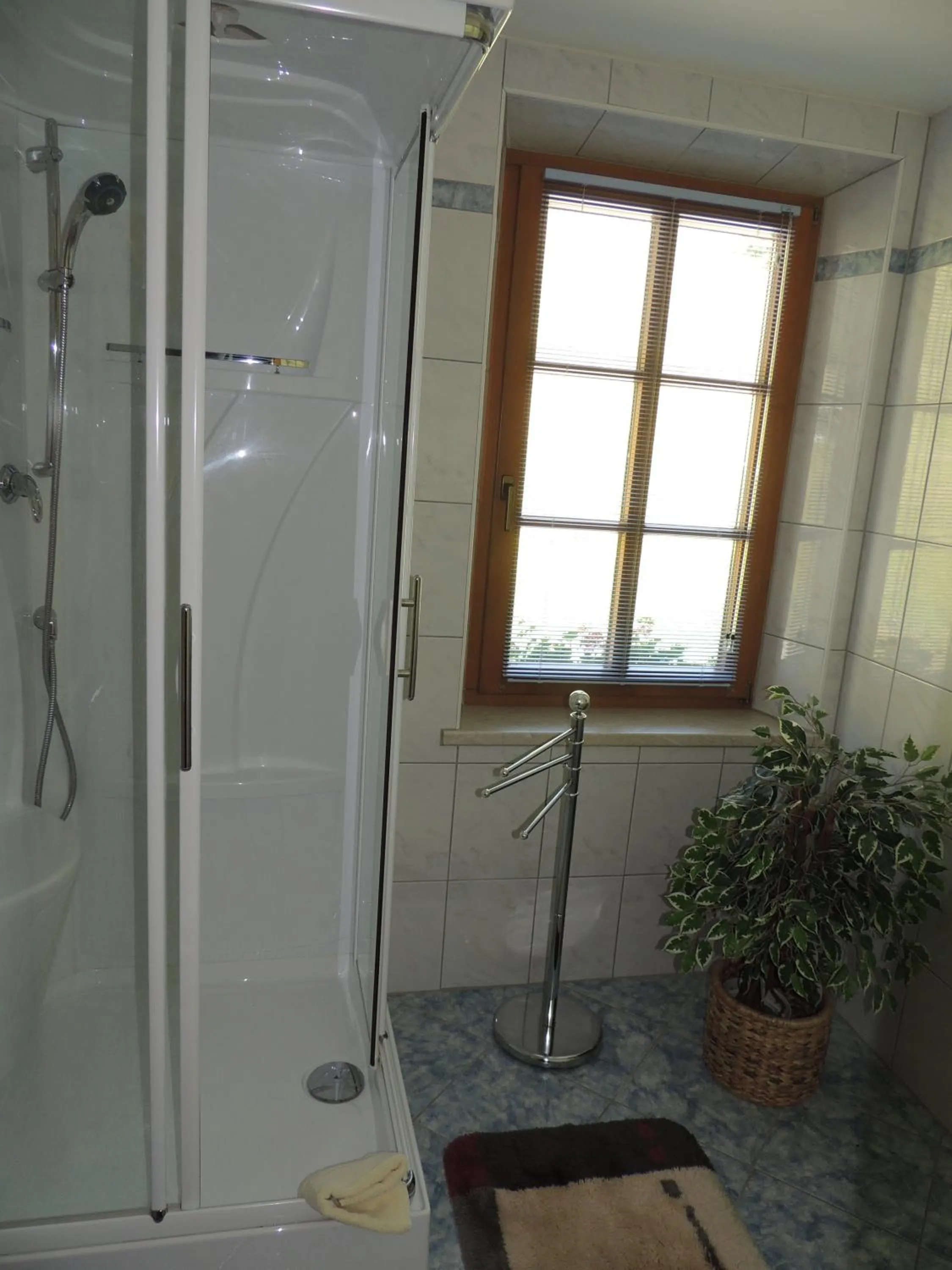 Shower in Gästehaus Taner