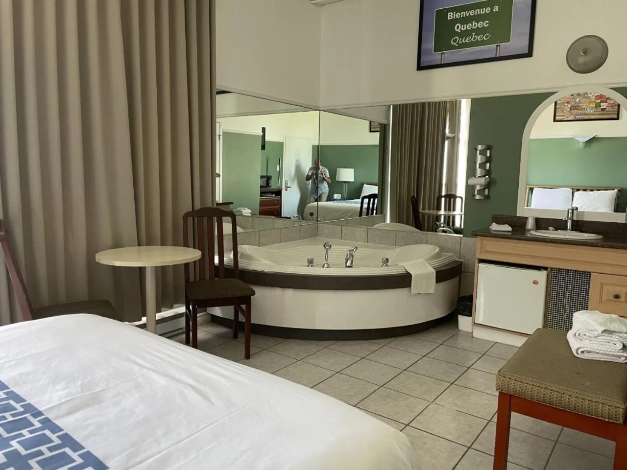 Bed in Hotel Motel Le Regent