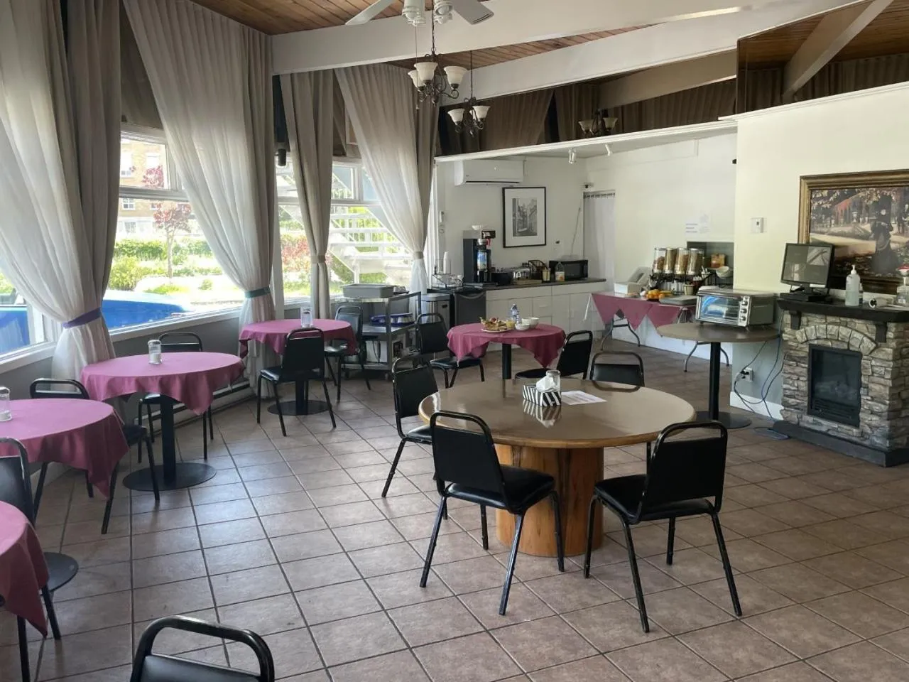 Restaurant/places to eat in Hotel Motel Le Regent