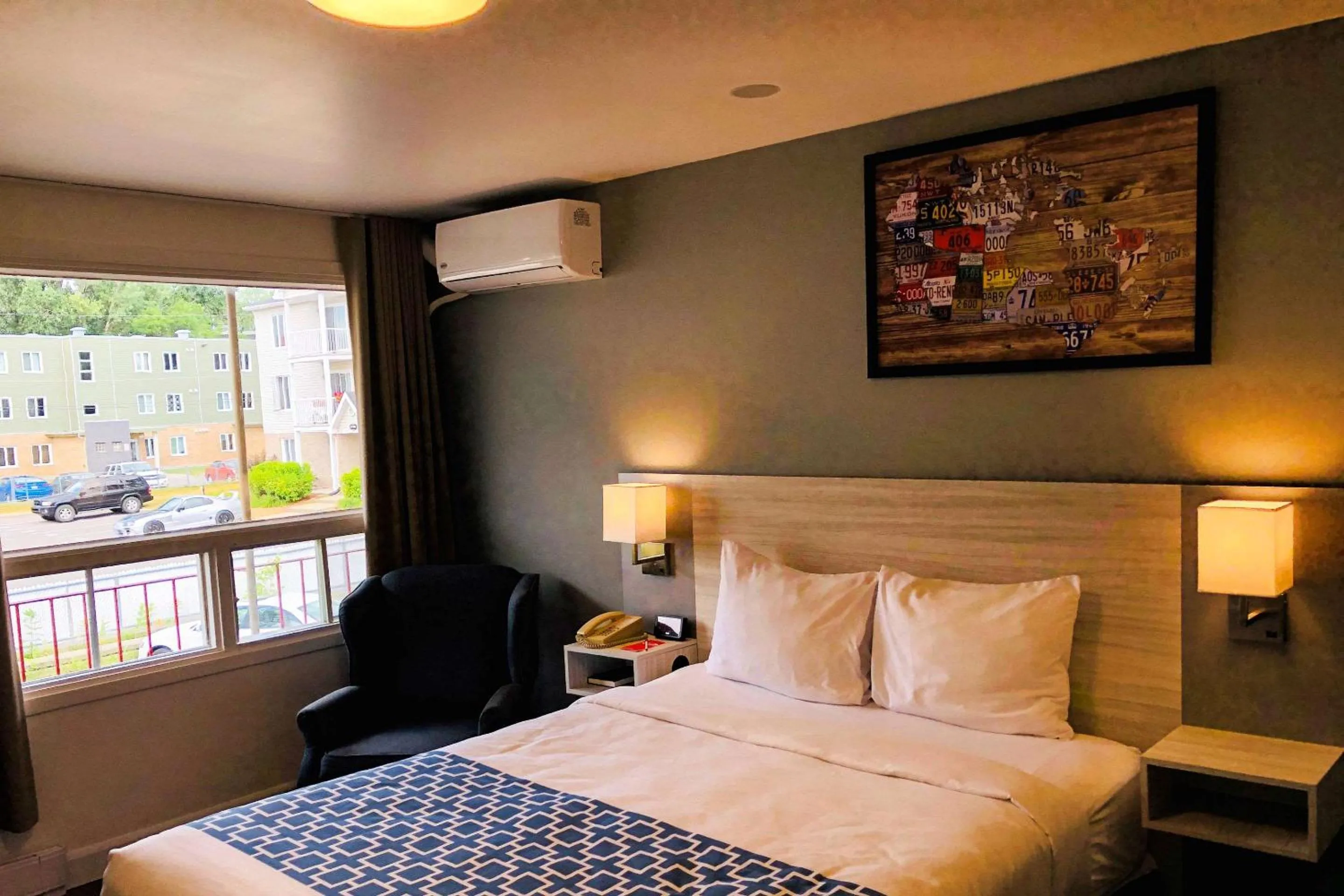 Photo of the whole room, Bed in Hotel Motel Le Regent