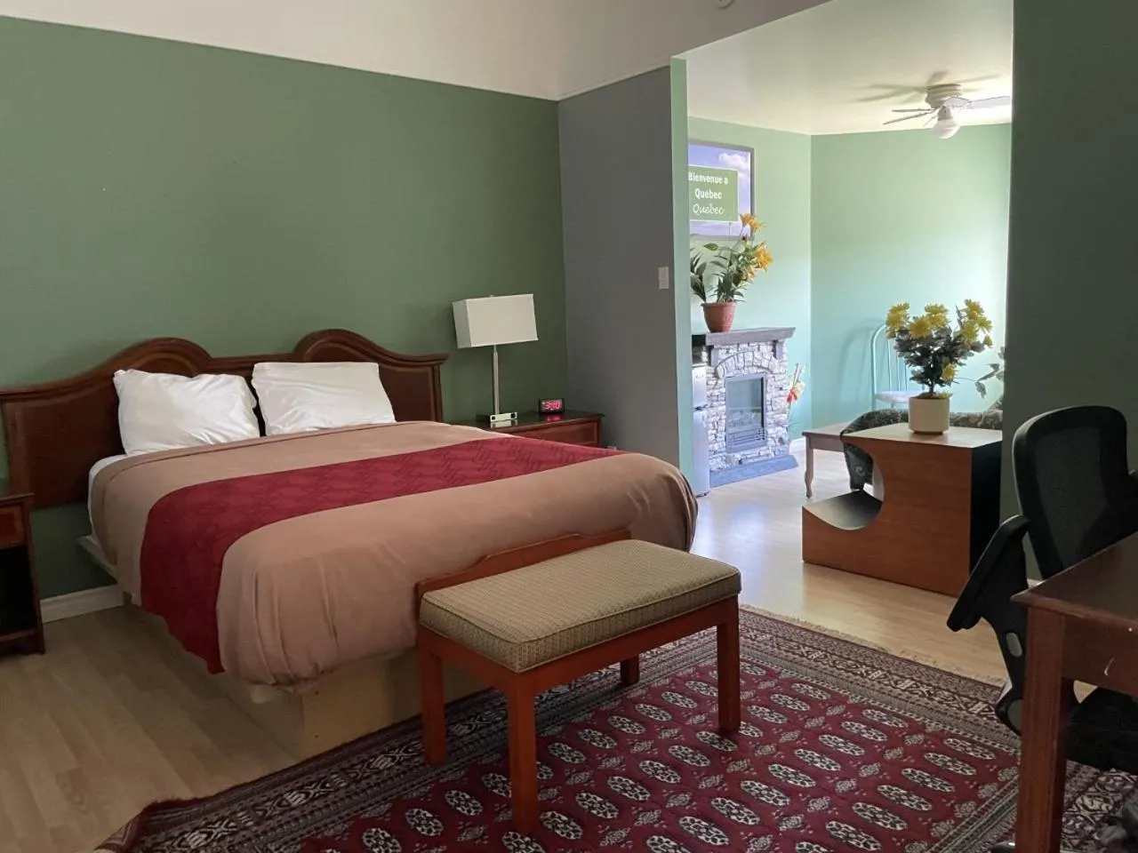 Bed in Hotel Motel Le Regent