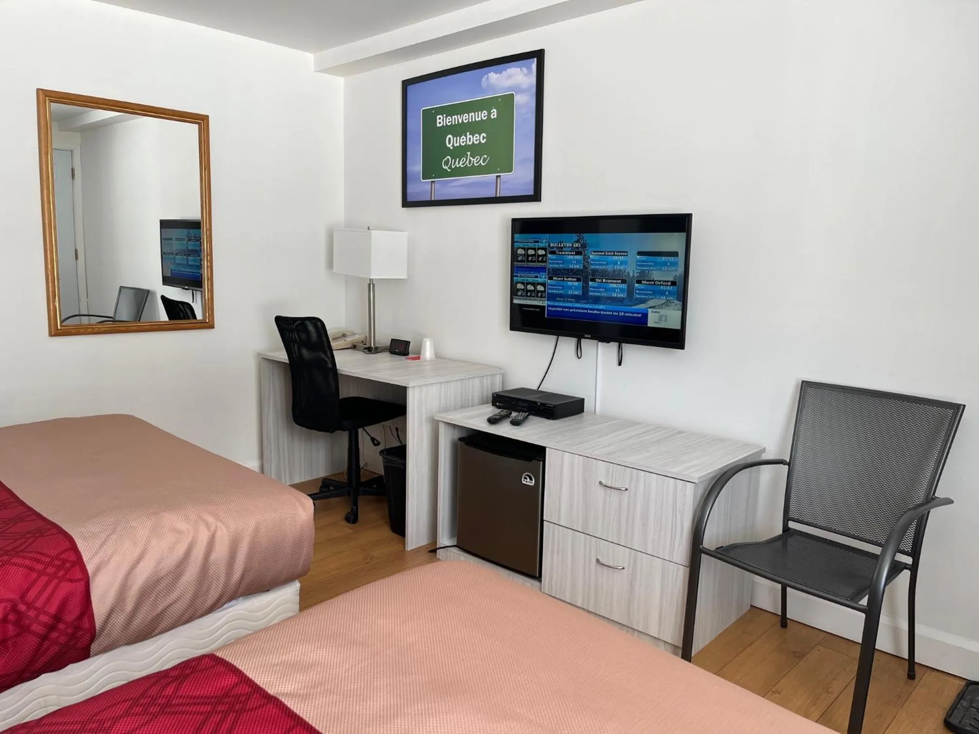 Bed in Hotel Motel Le Regent