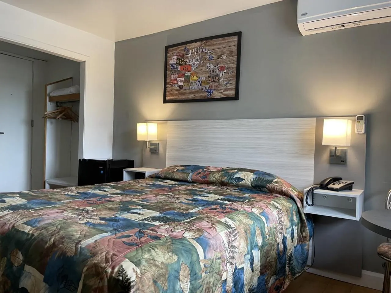 Bedroom, Bed in Hotel Motel Le Regent