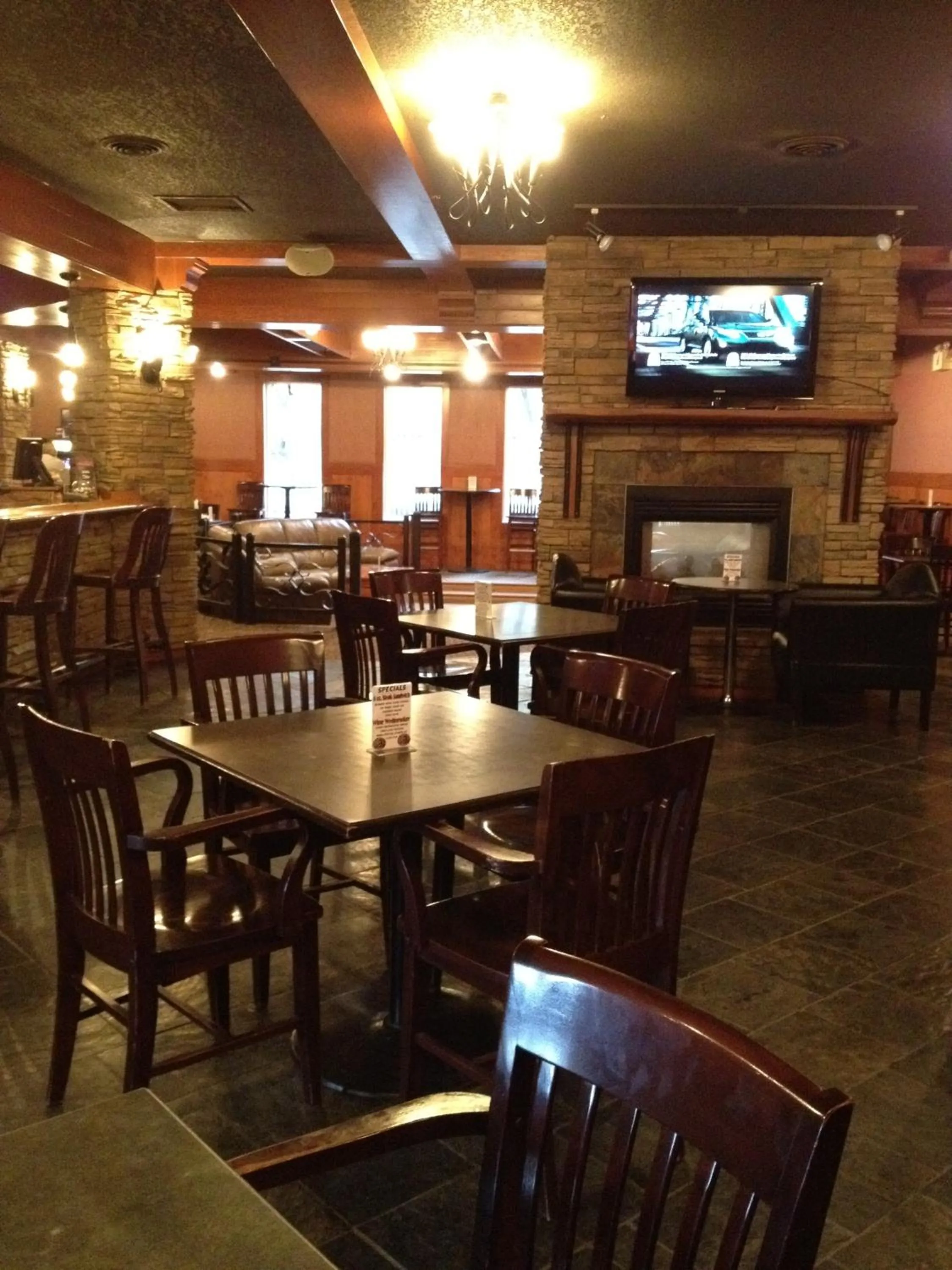 Restaurant/places to eat in Twin Pine Inn & Suites