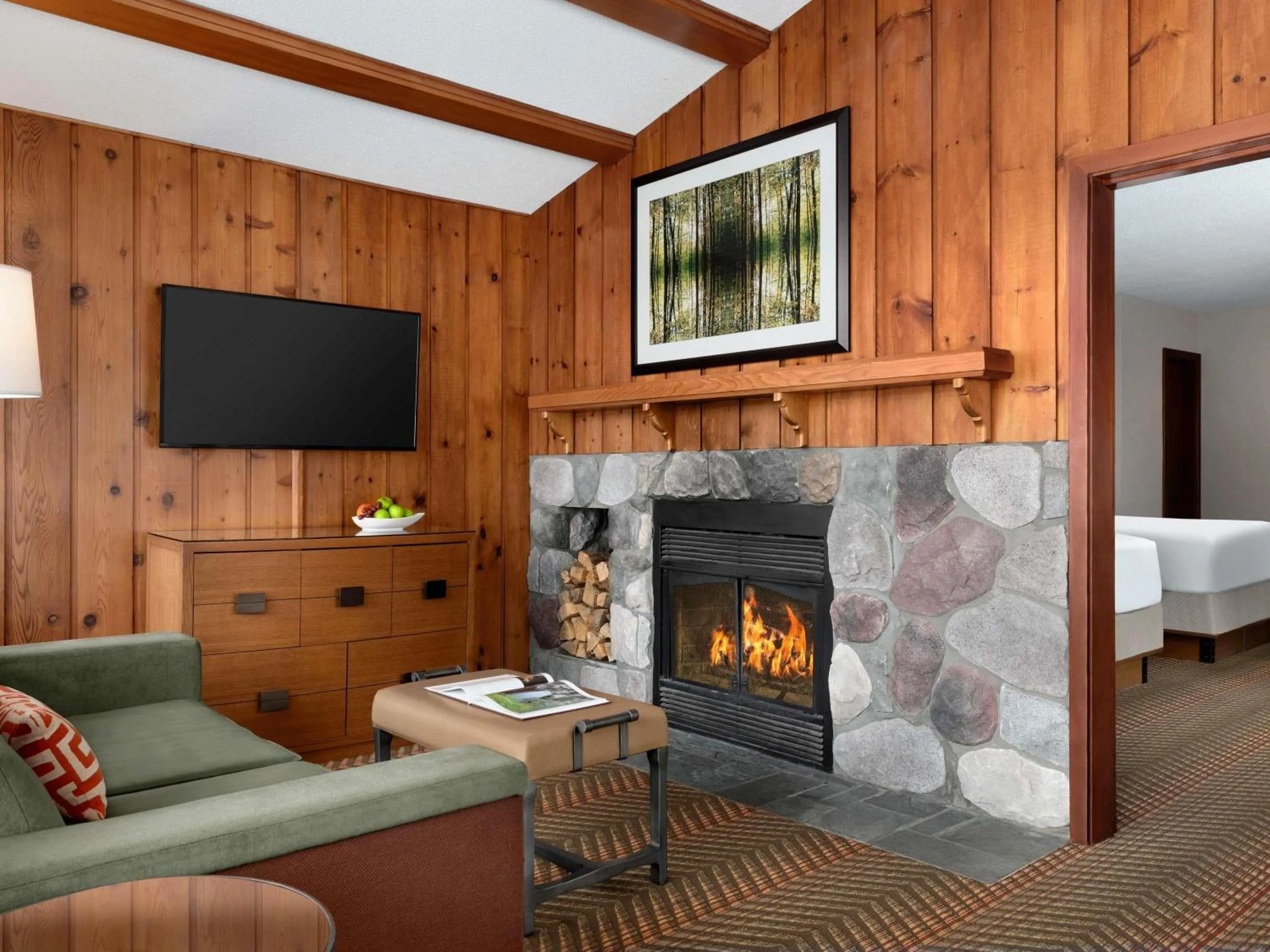 Bedroom, Bed in Fairmont Jasper Park Lodge