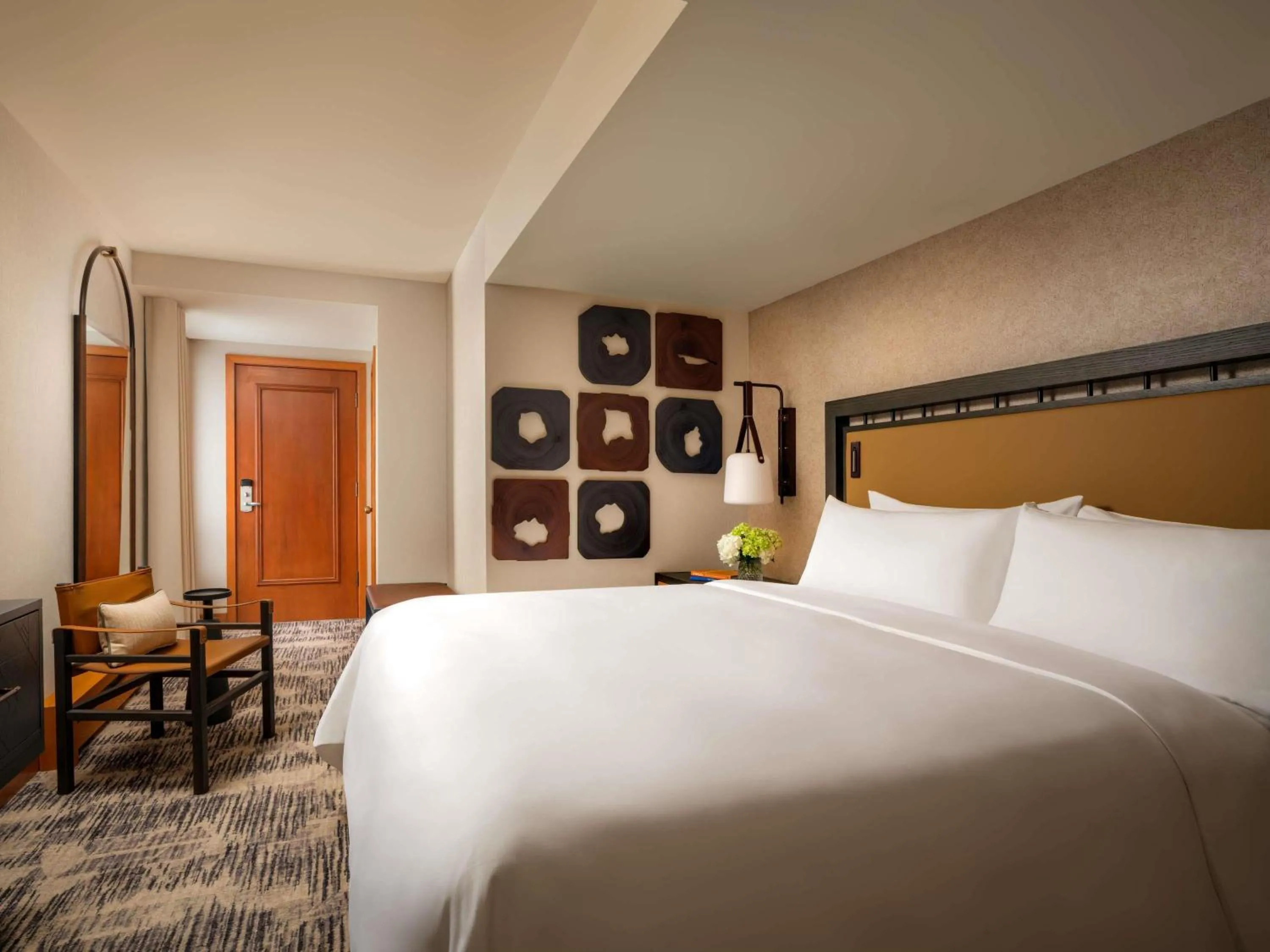 Bedroom, Bed in Fairmont Jasper Park Lodge