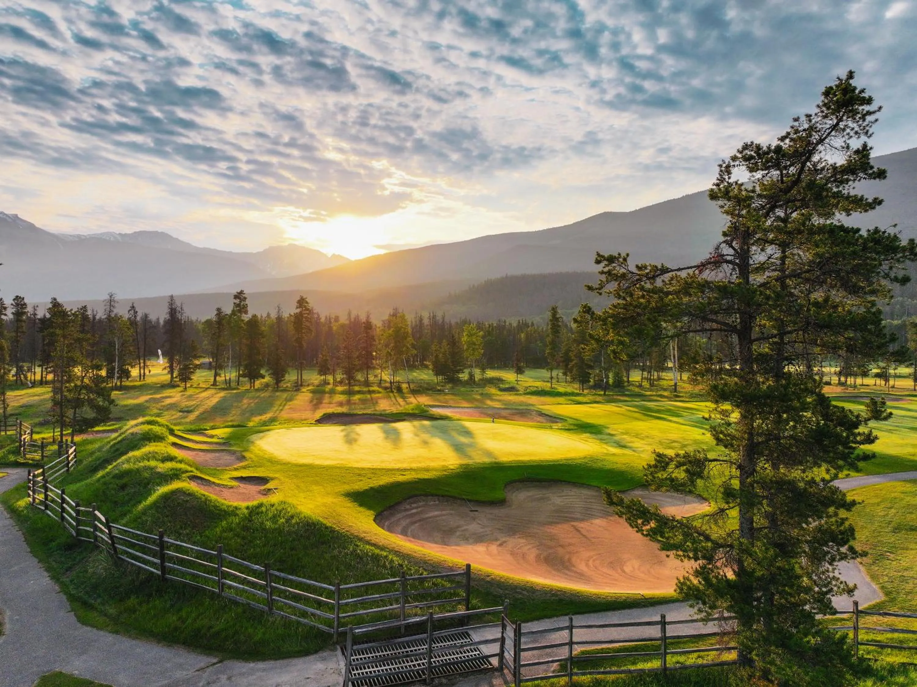 Golfcourse in Fairmont Jasper Park Lodge