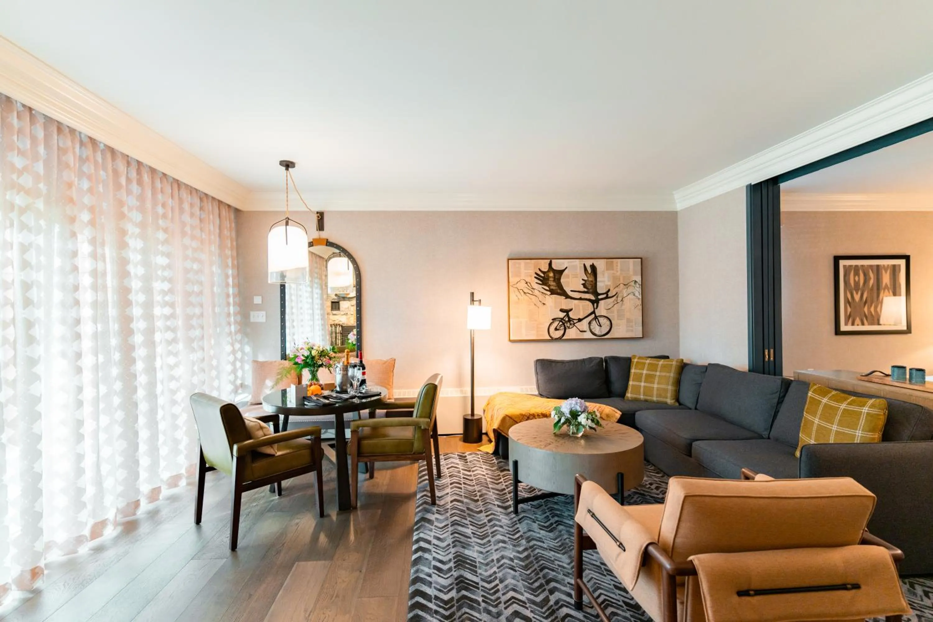 Living room in Fairmont Jasper Park Lodge