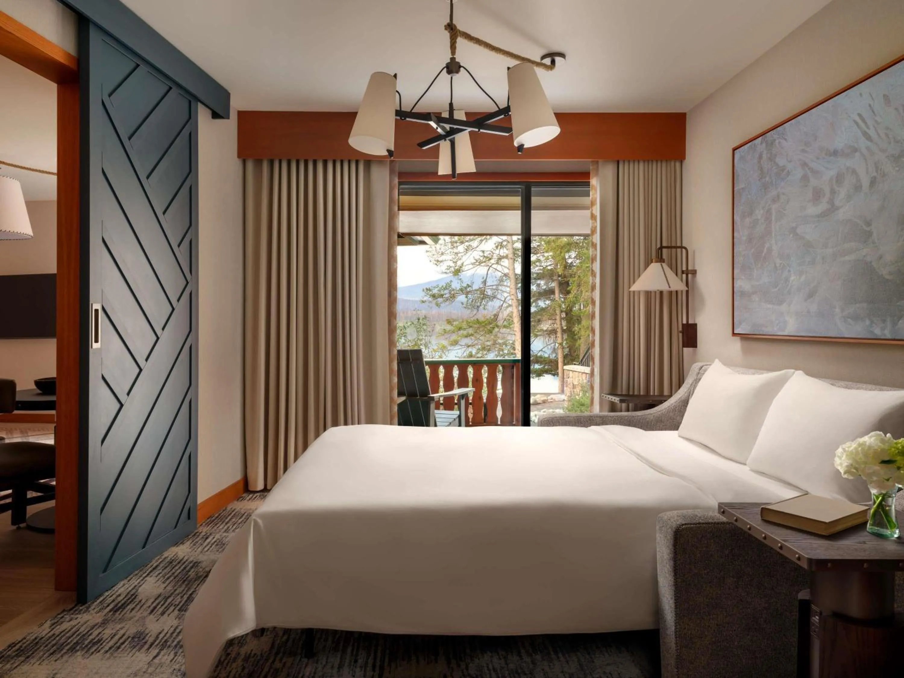 Bedroom, Bed in Fairmont Jasper Park Lodge