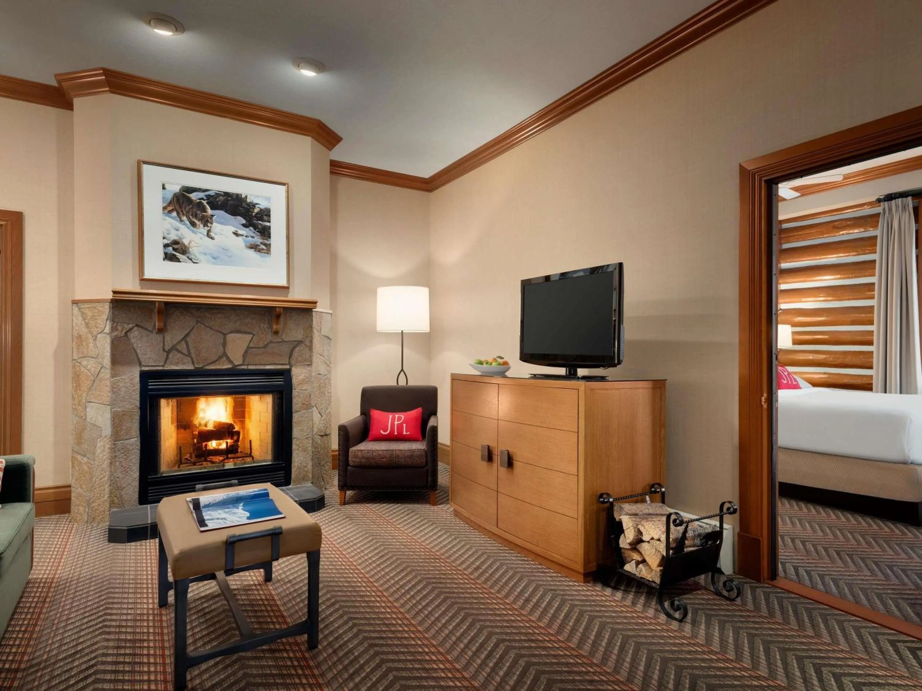 Bedroom, Bed in Fairmont Jasper Park Lodge