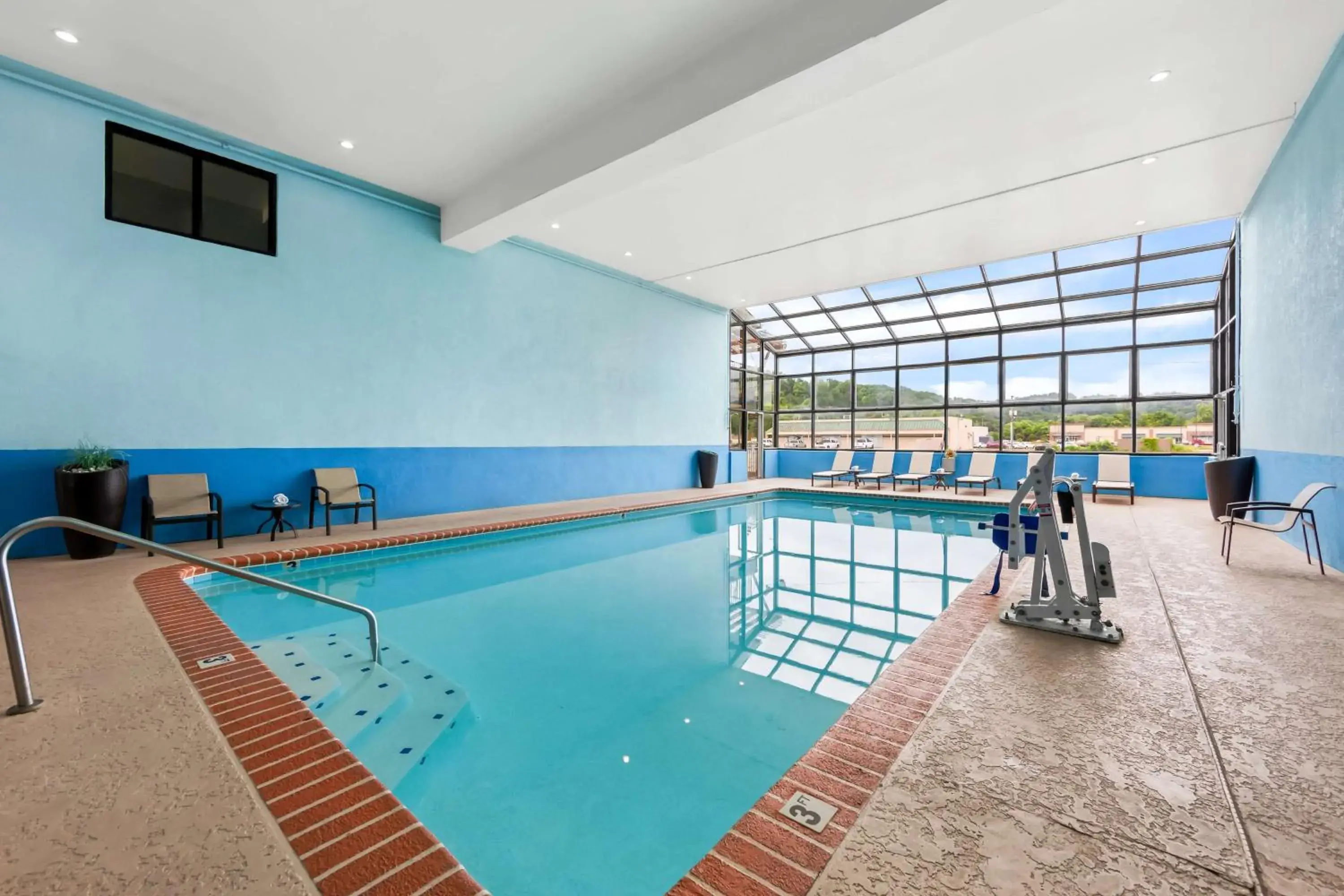 Pool view in Best Western Dayton Pool view in Best Western Dayton