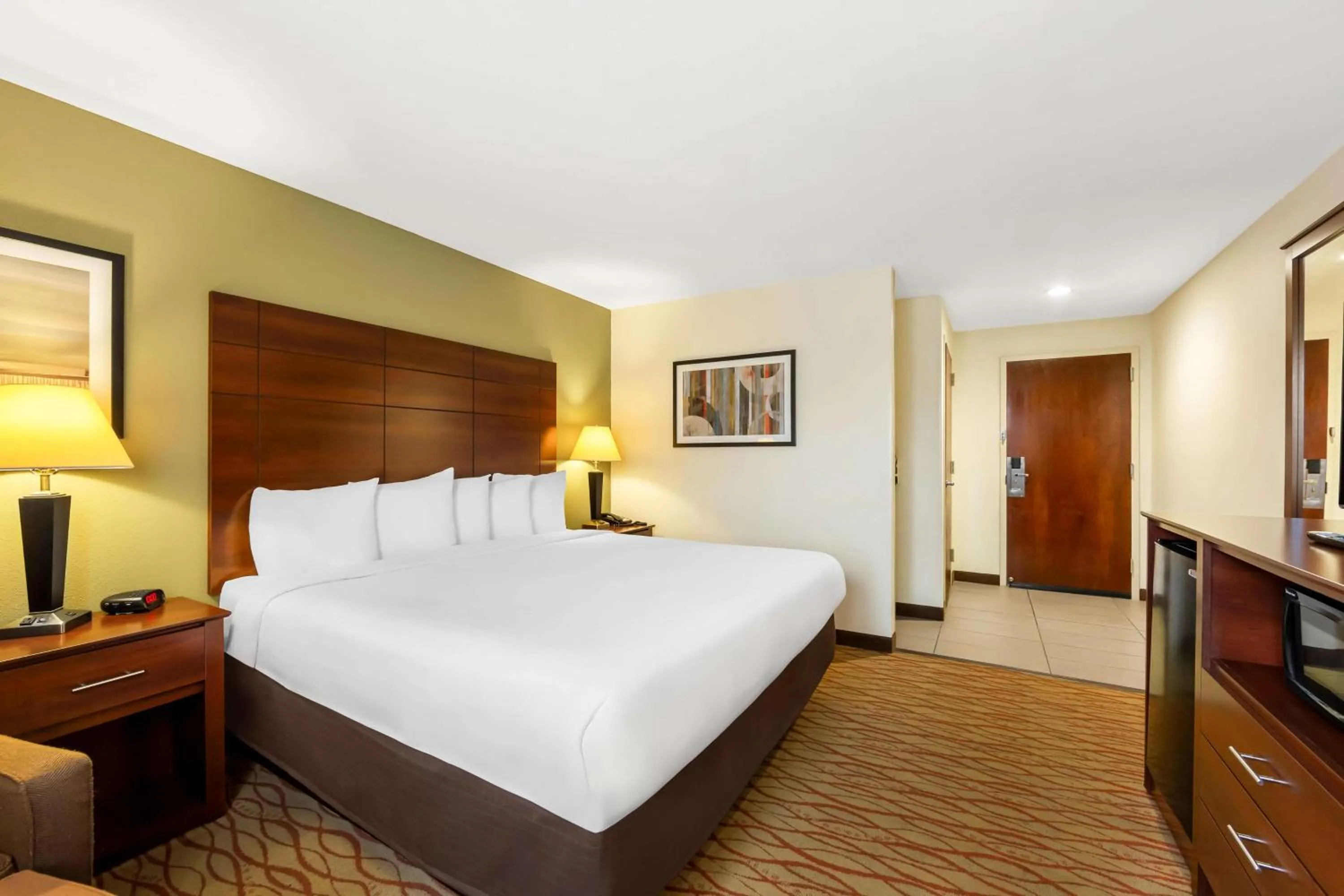 Bedroom, Bed in Best Western Dayton