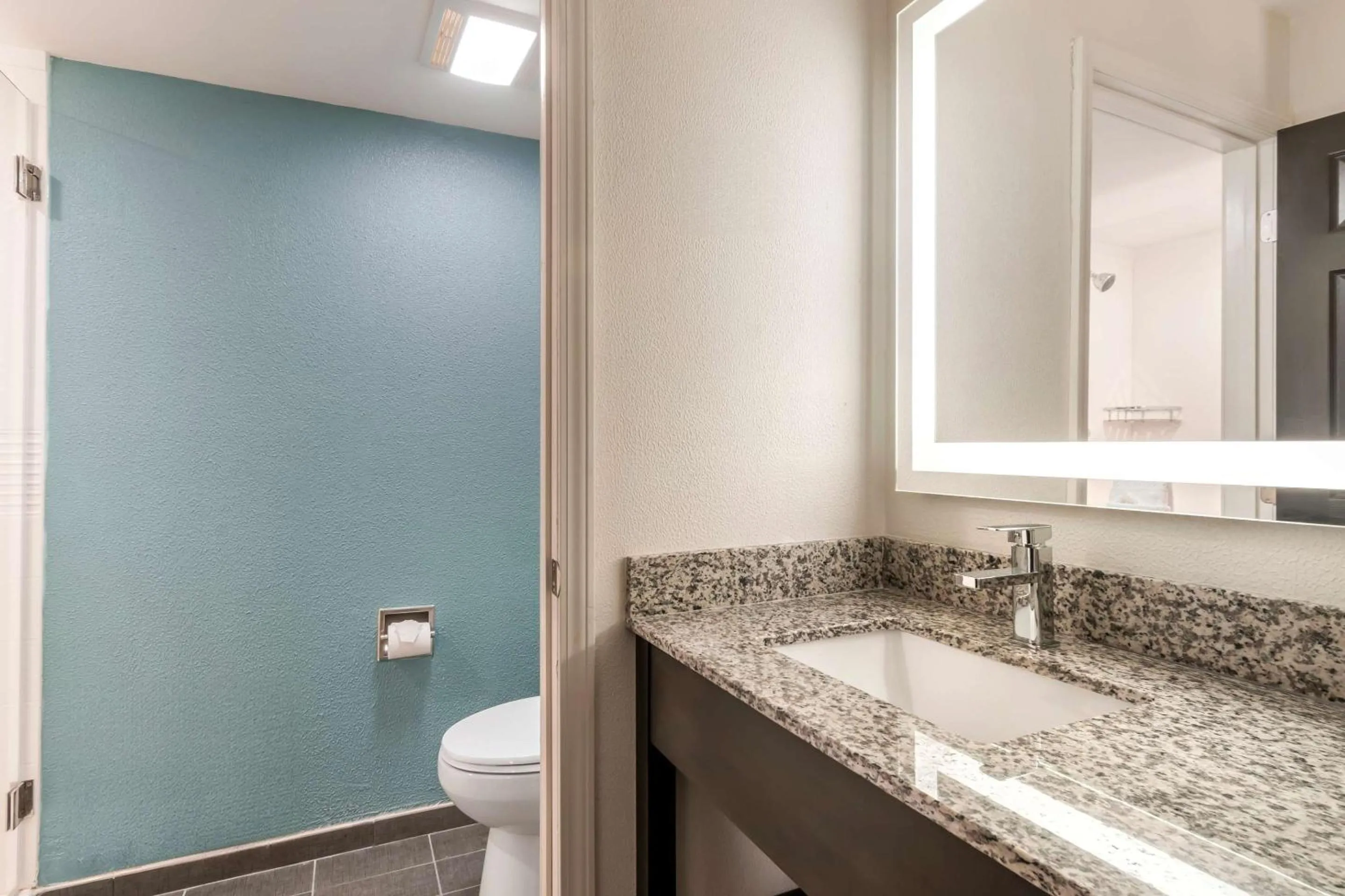 Bedroom in Sleep Inn Olathe - Kansas City