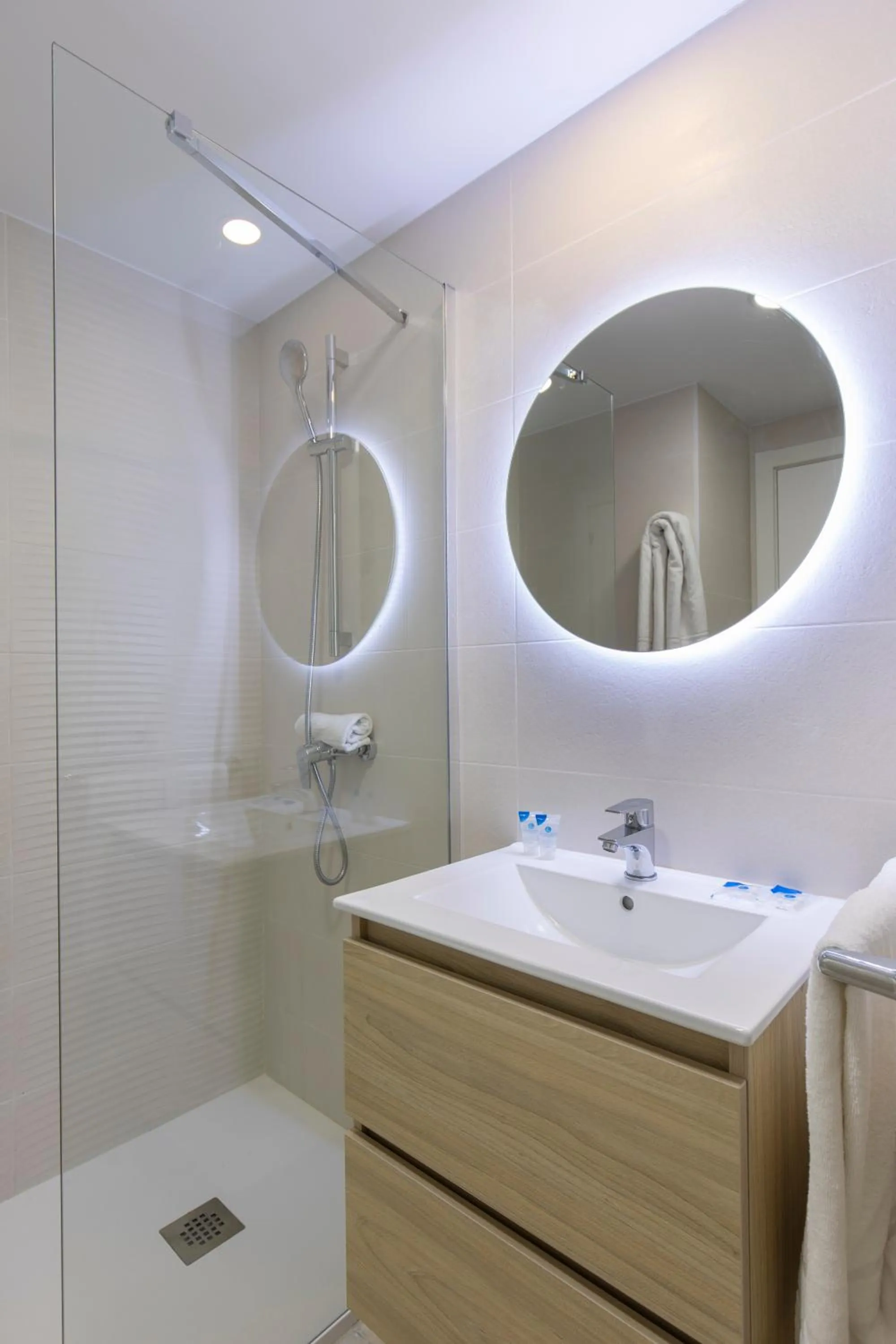 Bathroom in Aparthotel BCL Levante Beach