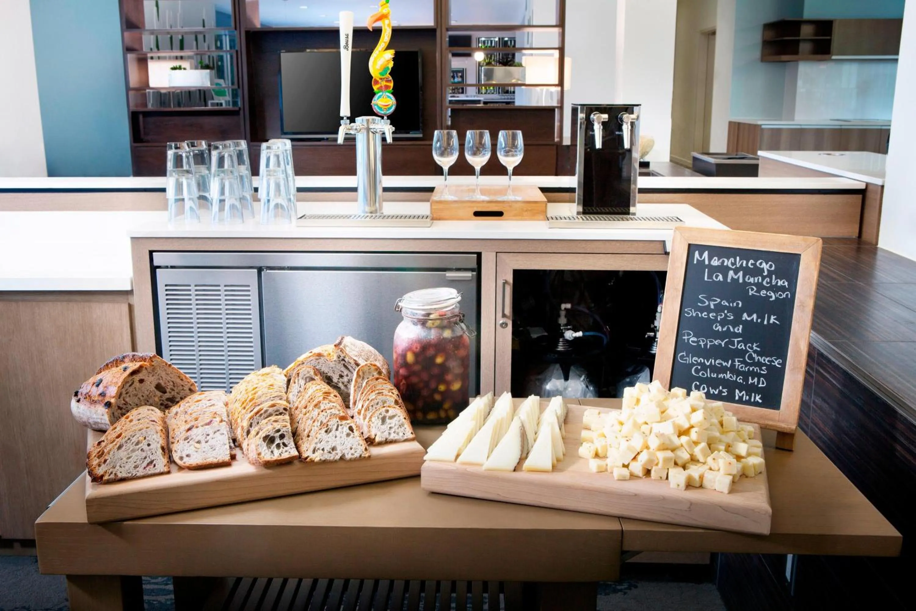 Restaurant/places to eat in Element Miami International Airport