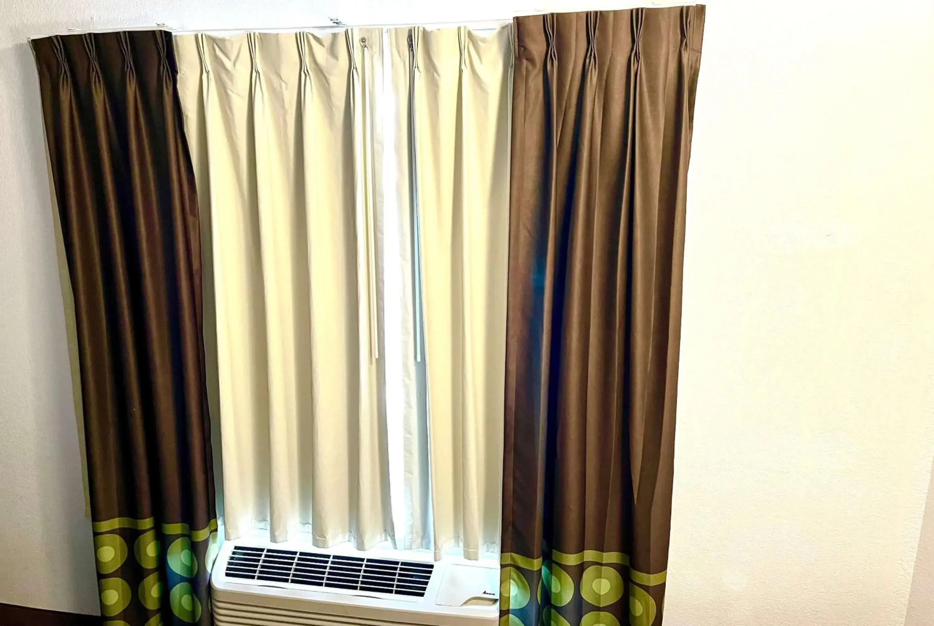 Photo of the whole room in Super 8 by Wyndham Hinton Photo of the whole room in Super 8 by Wyndham Hinton