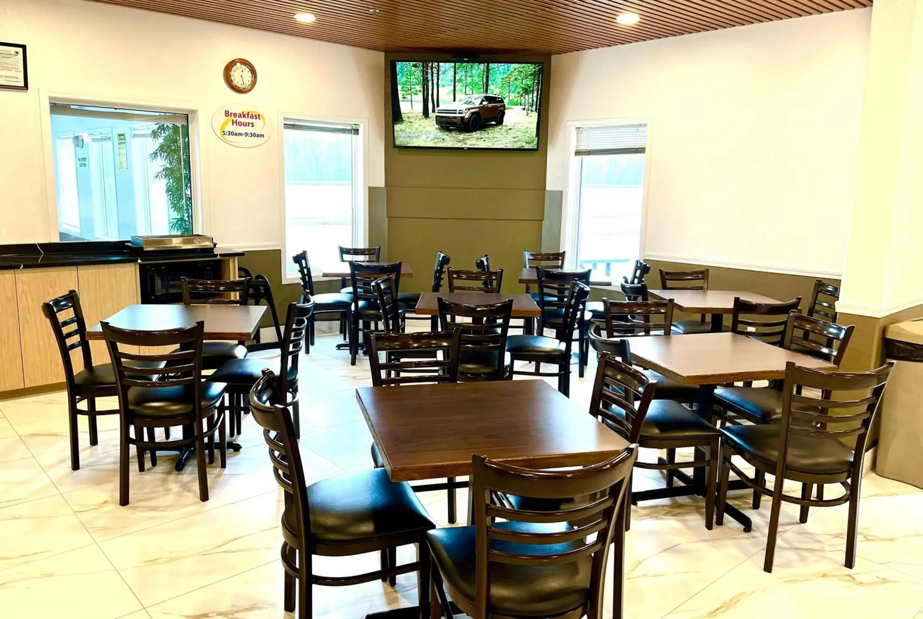 Property building in Super 8 by Wyndham Hinton Property building in Super 8 by Wyndham Hinton