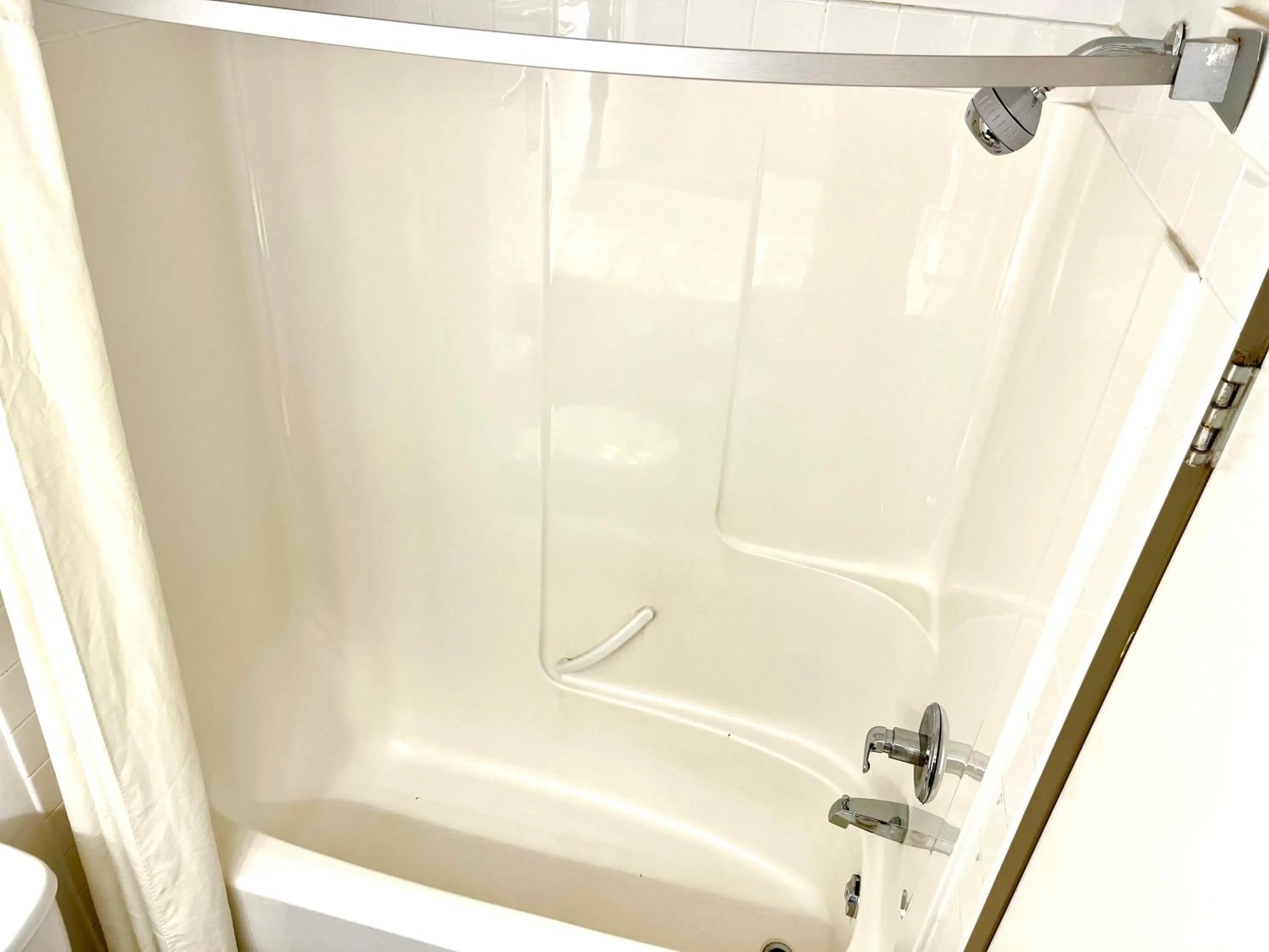 Bath in Super 8 by Wyndham Hinton