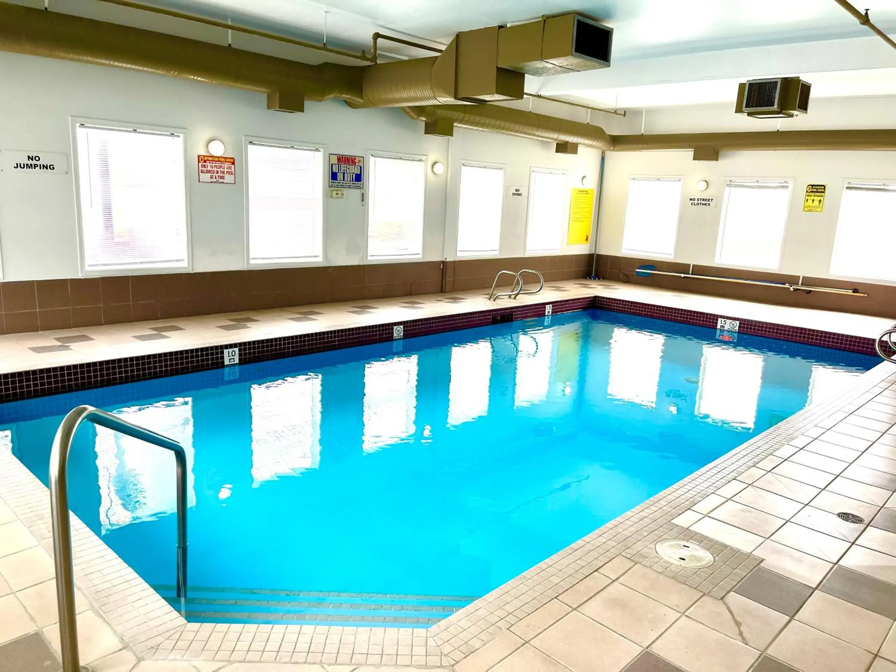 Swimming pool in Super 8 by Wyndham Hinton Swimming pool in Super 8 by Wyndham Hinton