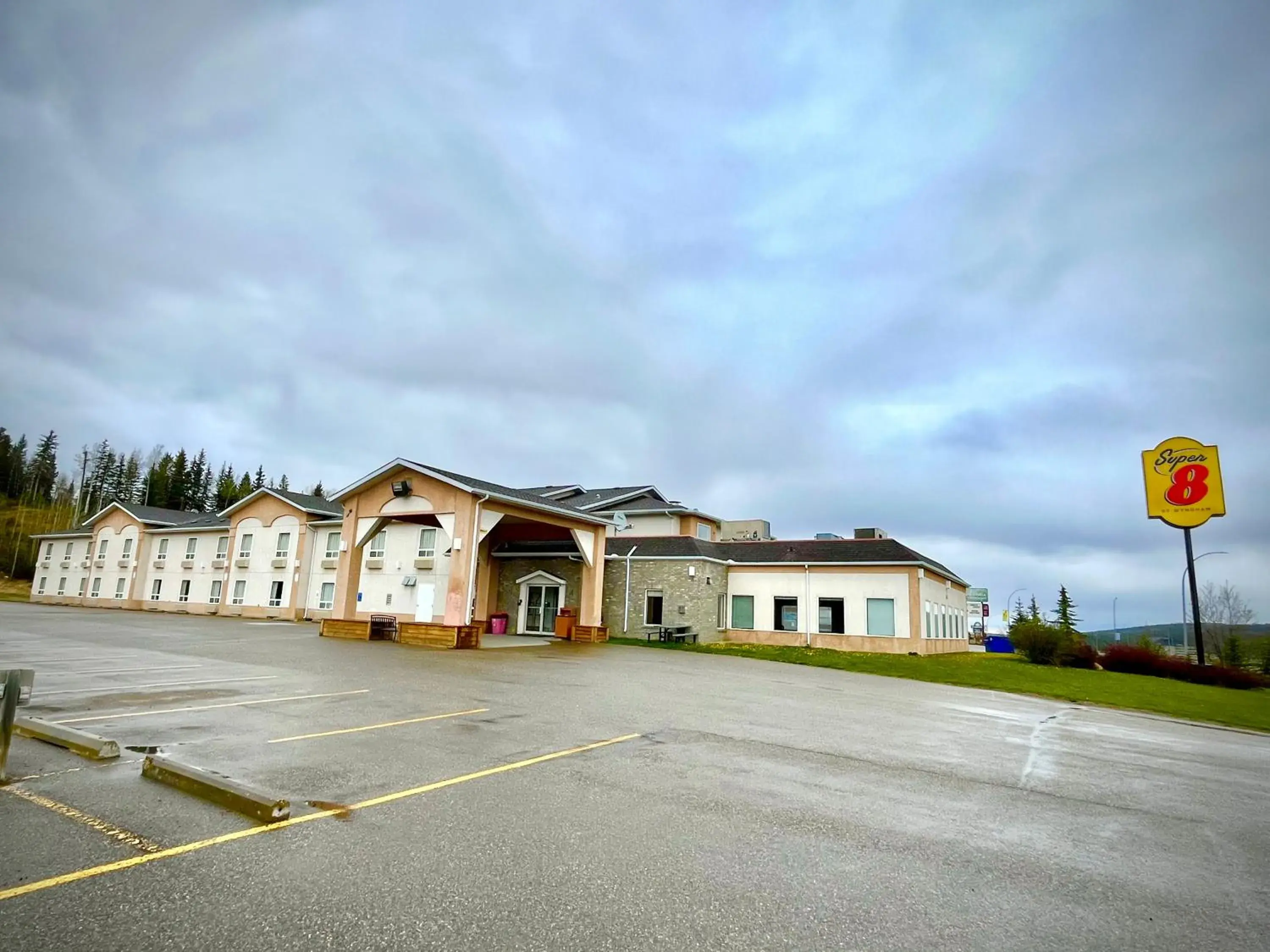 Property building in Super 8 by Wyndham Hinton Property building in Super 8 by Wyndham Hinton