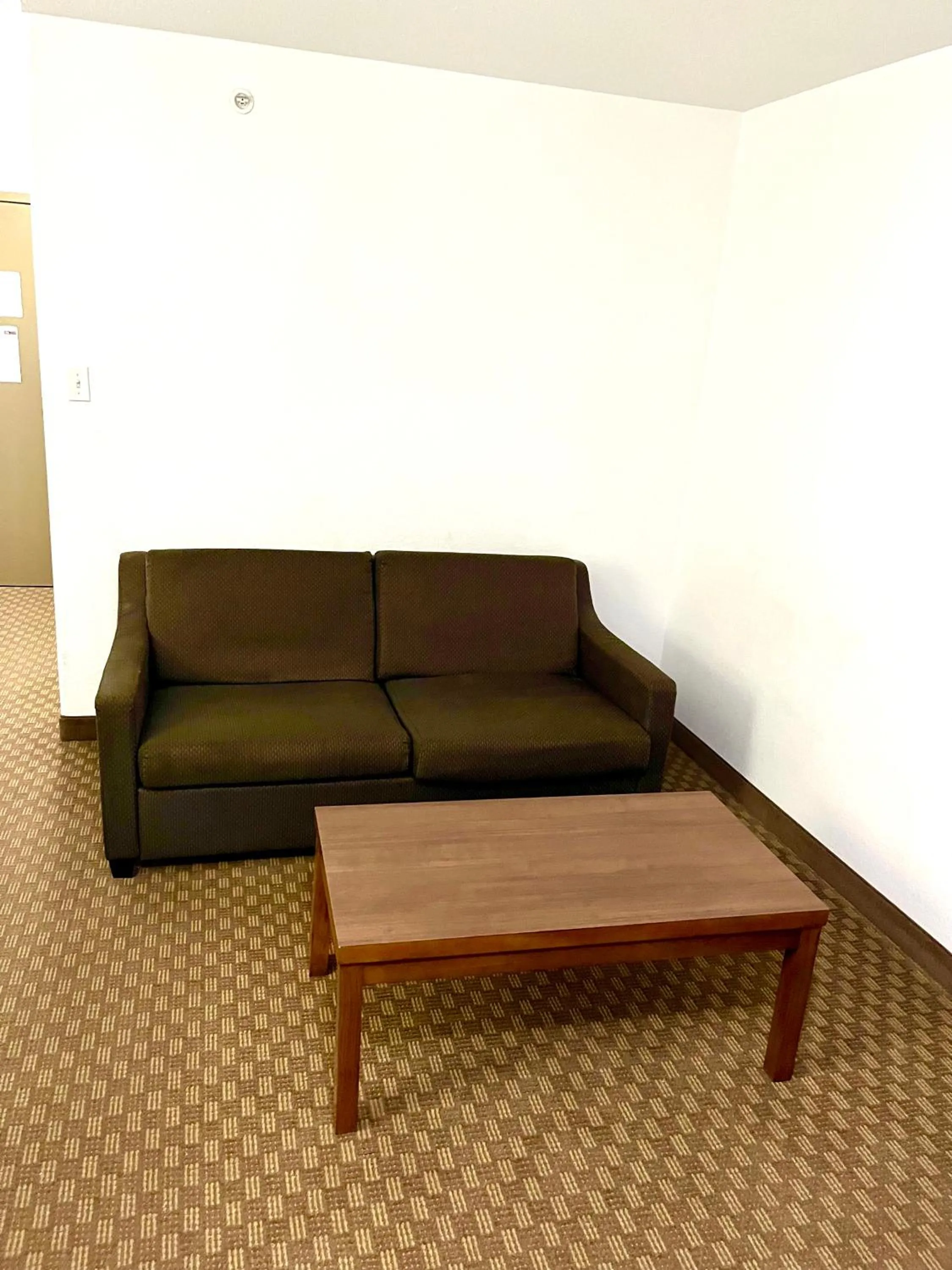 Area and facilities in Super 8 by Wyndham Hinton