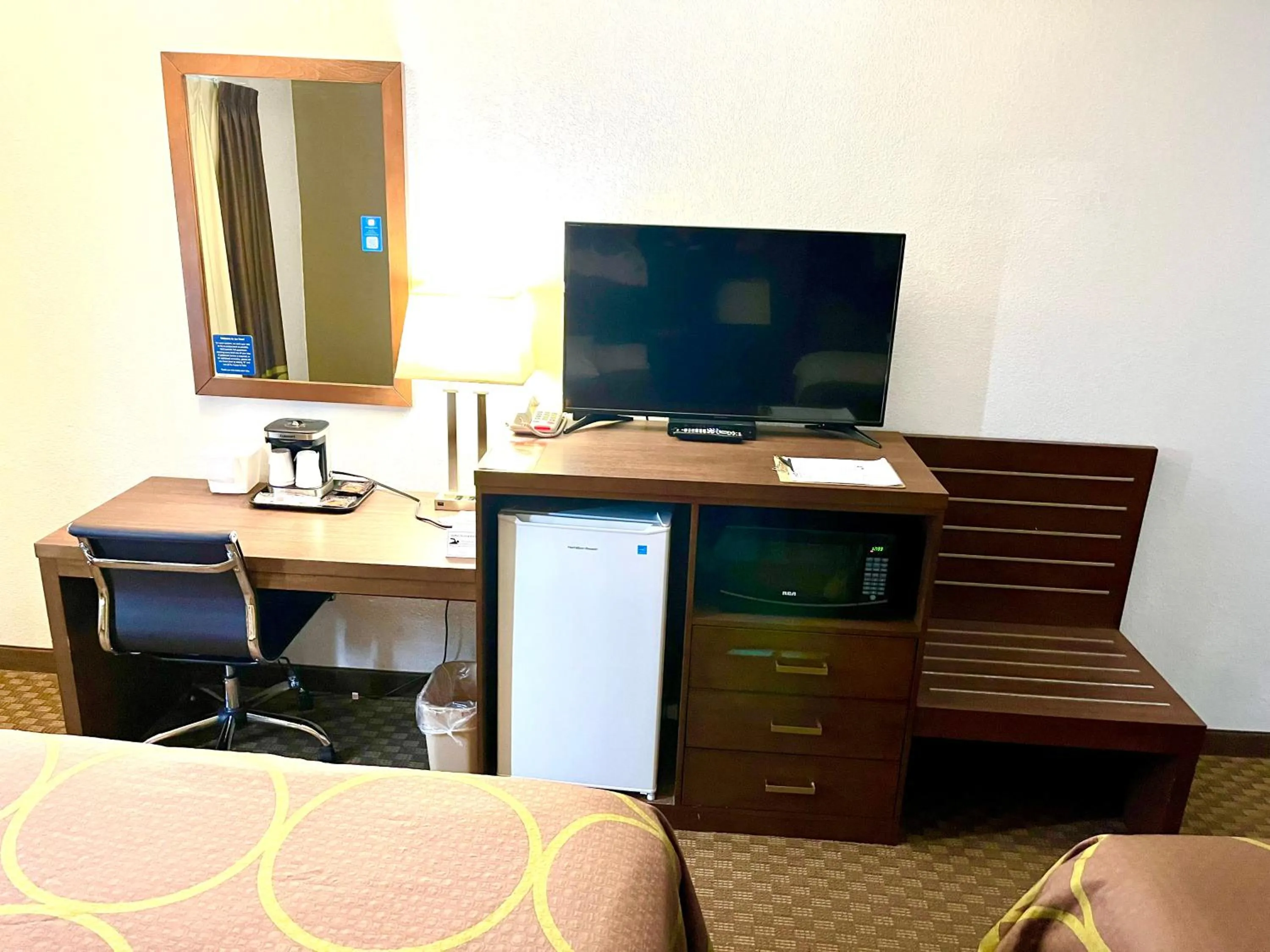 Area and facilities in Super 8 by Wyndham Hinton