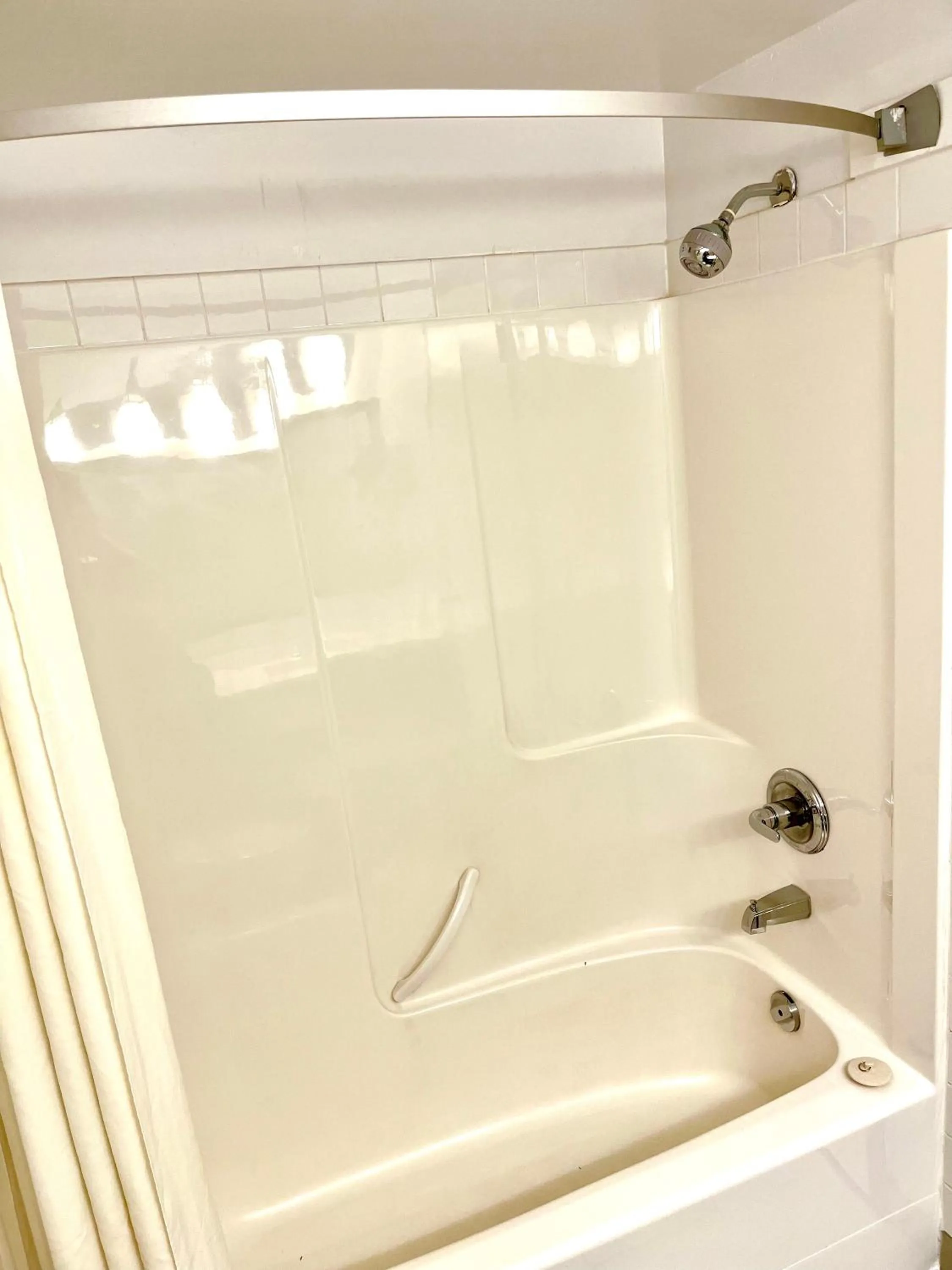 Bath in Super 8 by Wyndham Hinton