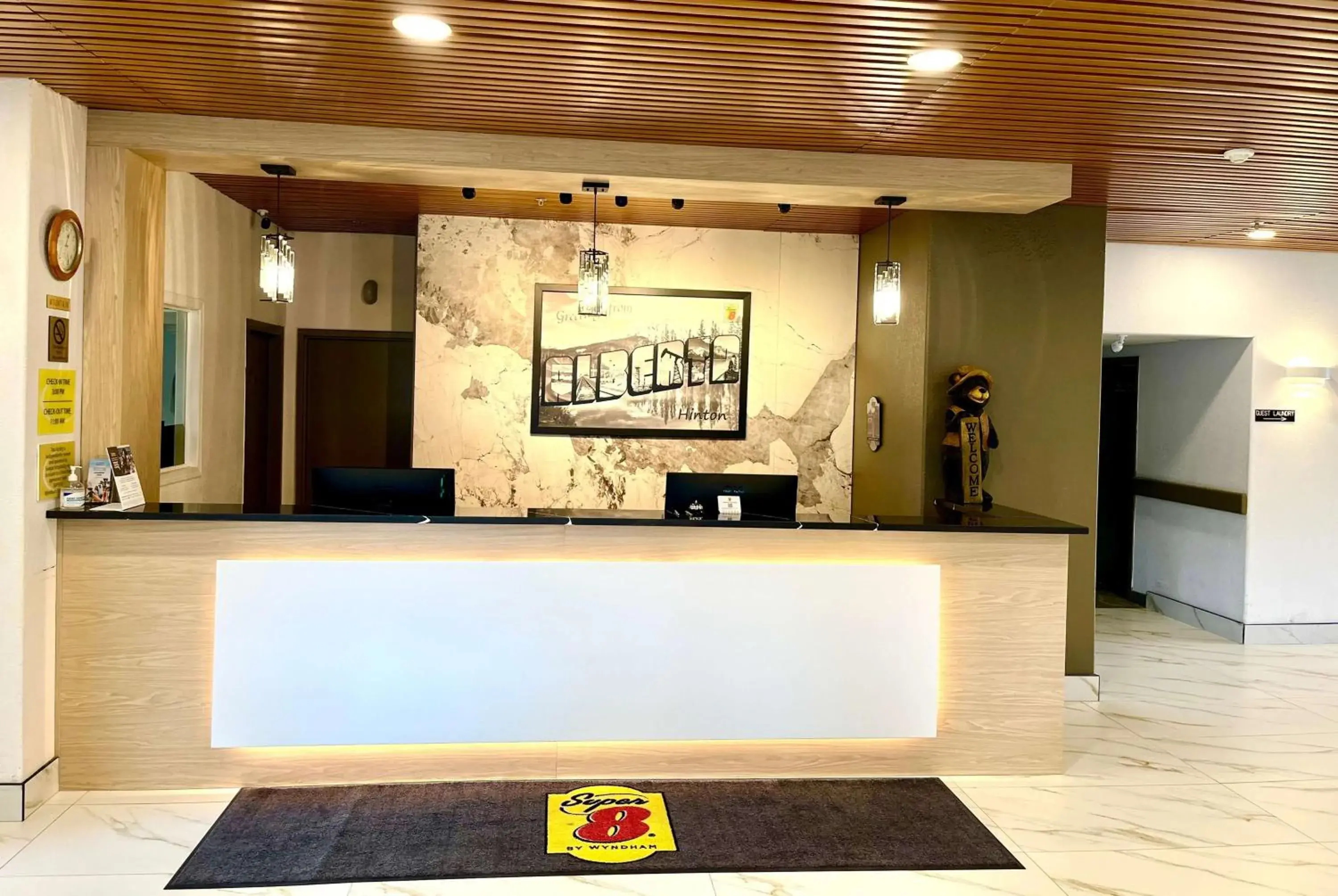 Lobby or reception in Super 8 by Wyndham Hinton Lobby or reception in Super 8 by Wyndham Hinton