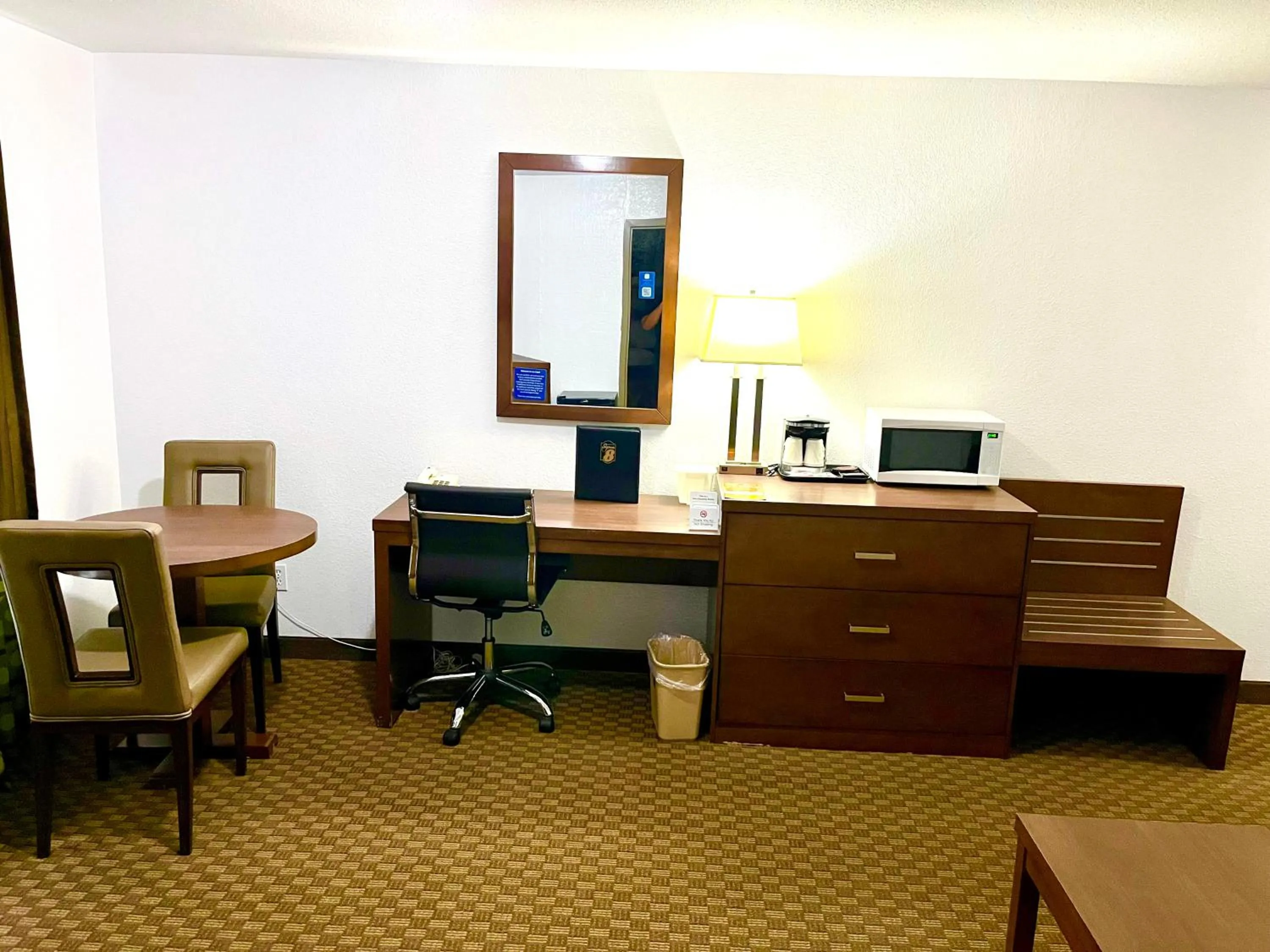 Area and facilities in Super 8 by Wyndham Hinton