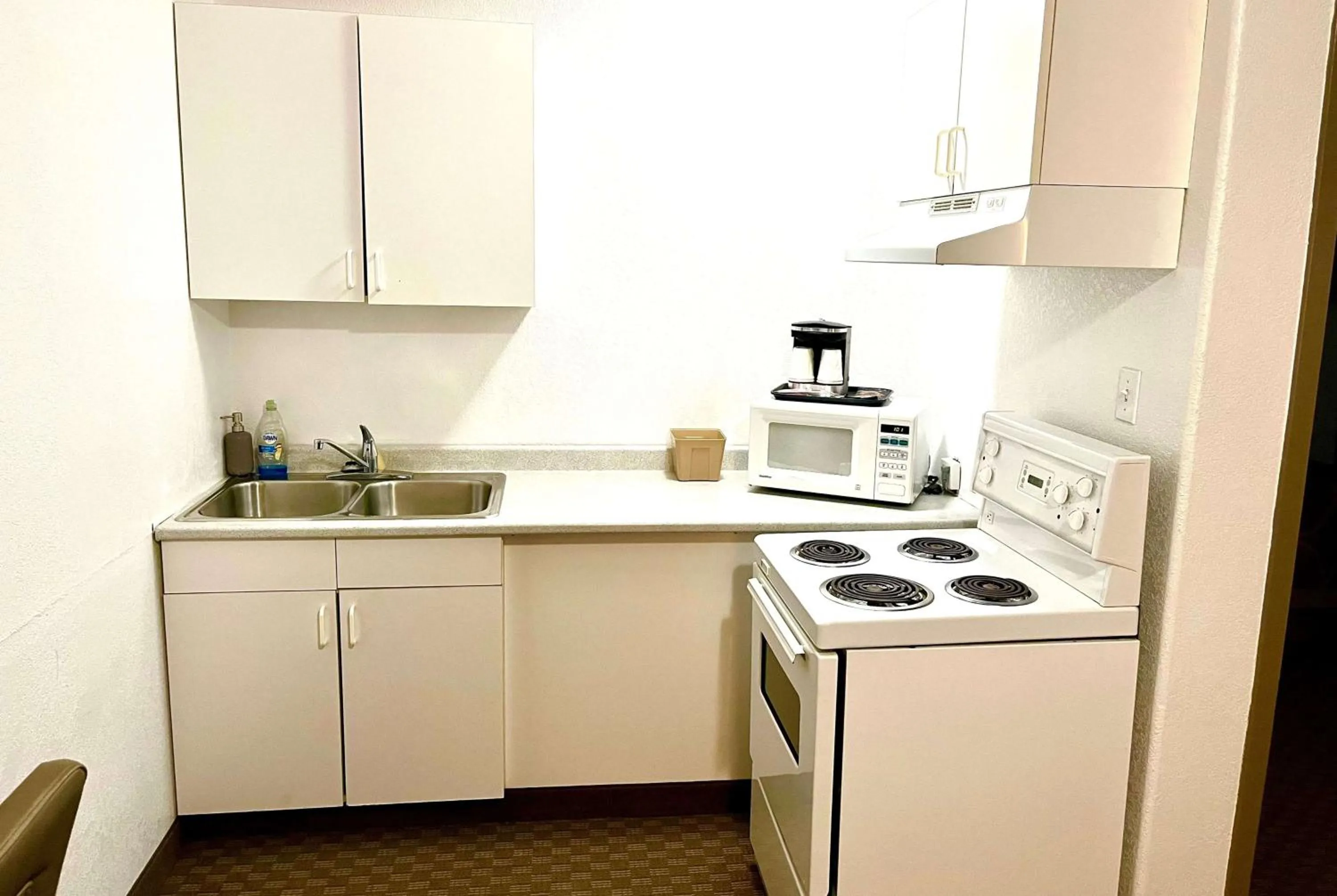 Photo of the whole room in Super 8 by Wyndham Hinton