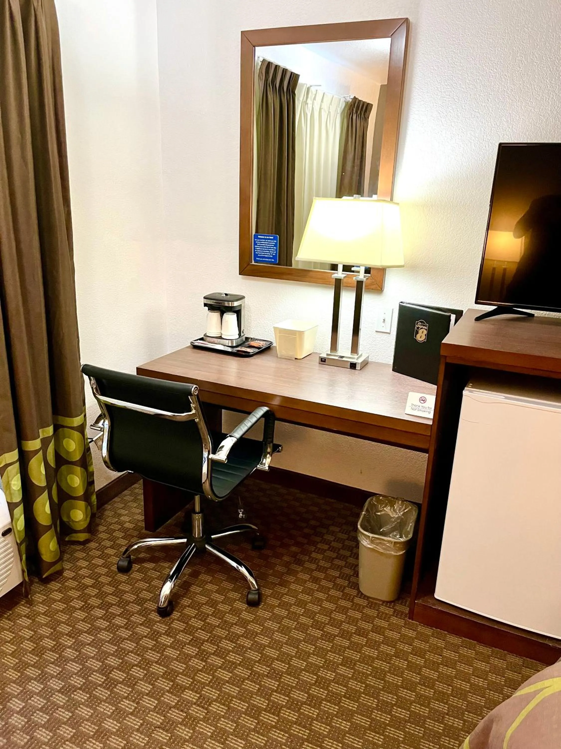 Facility for disabled guests in Super 8 by Wyndham Hinton