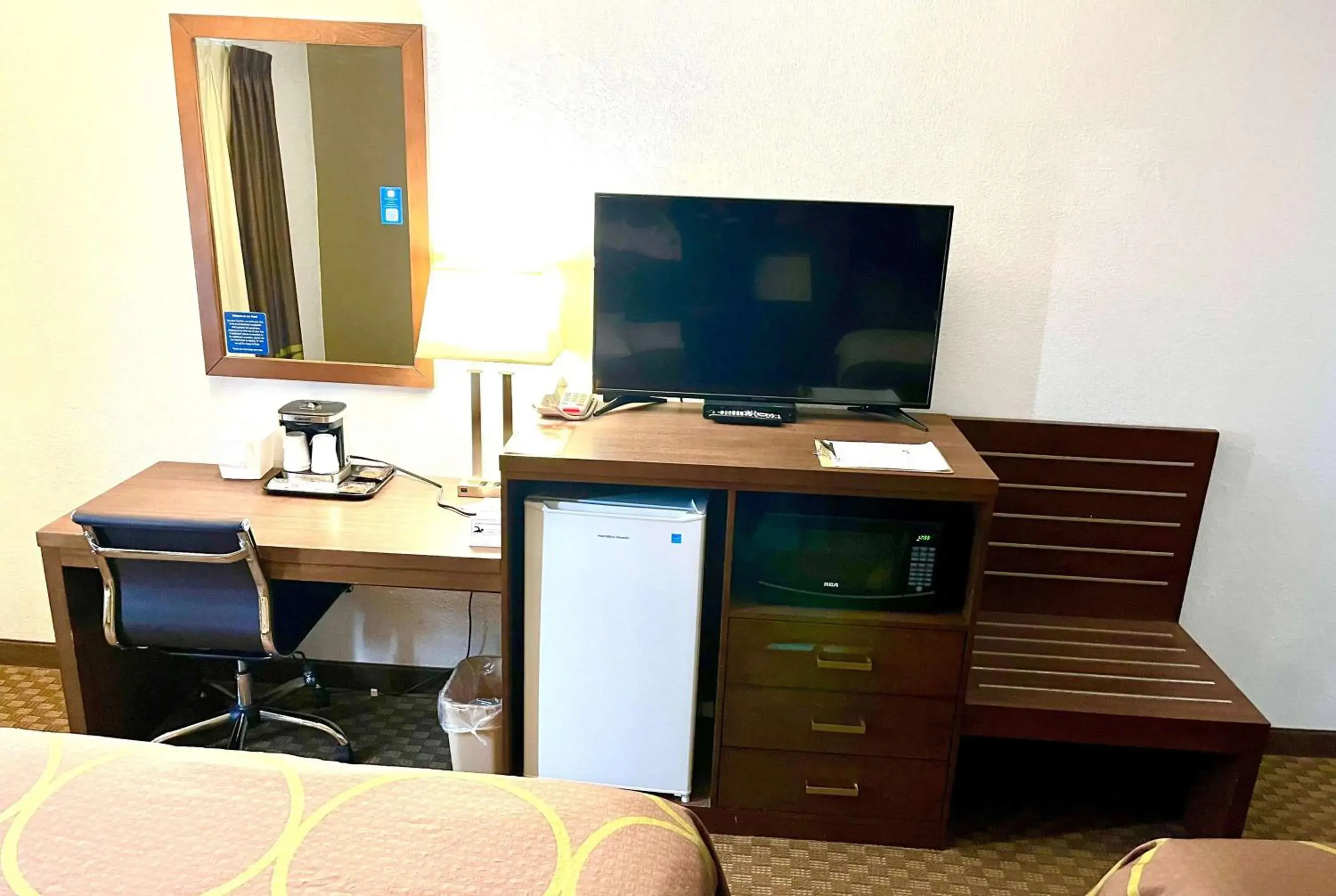 Photo of the whole room in Super 8 by Wyndham Hinton Photo of the whole room in Super 8 by Wyndham Hinton