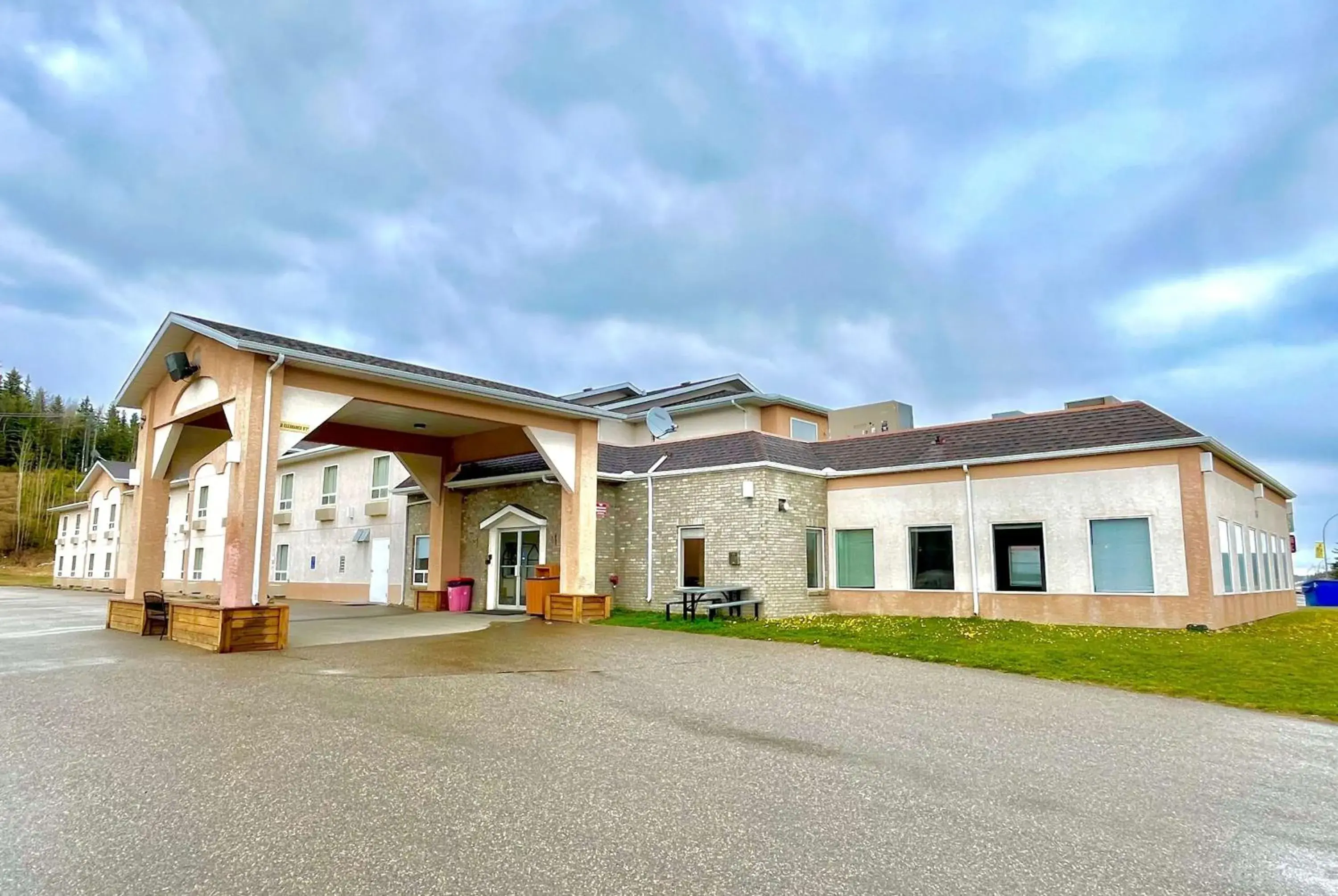 Property building in Super 8 by Wyndham Hinton Property building in Super 8 by Wyndham Hinton