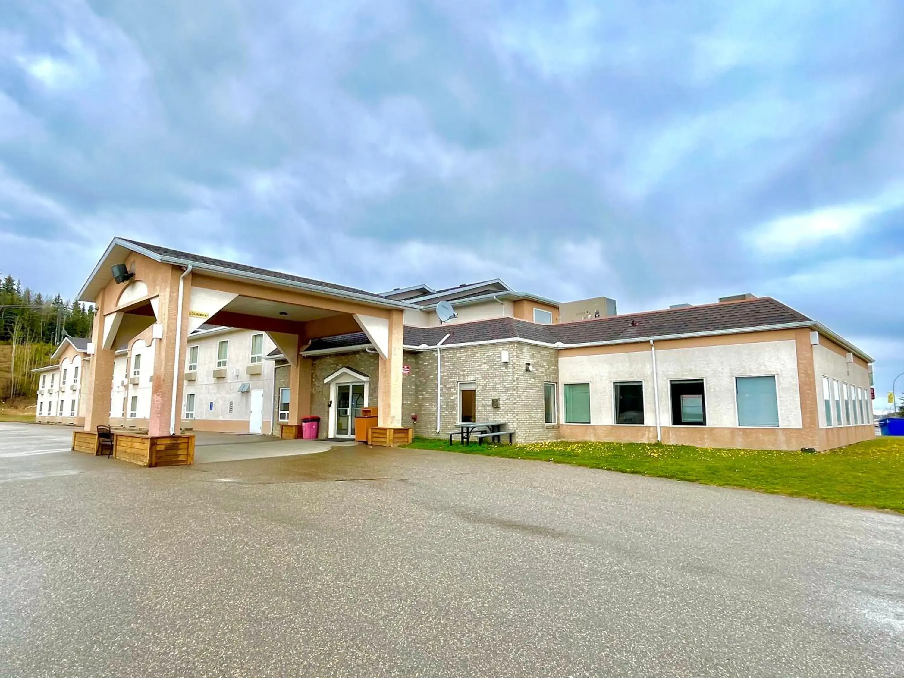 Property building in Super 8 by Wyndham Hinton Property building in Super 8 by Wyndham Hinton