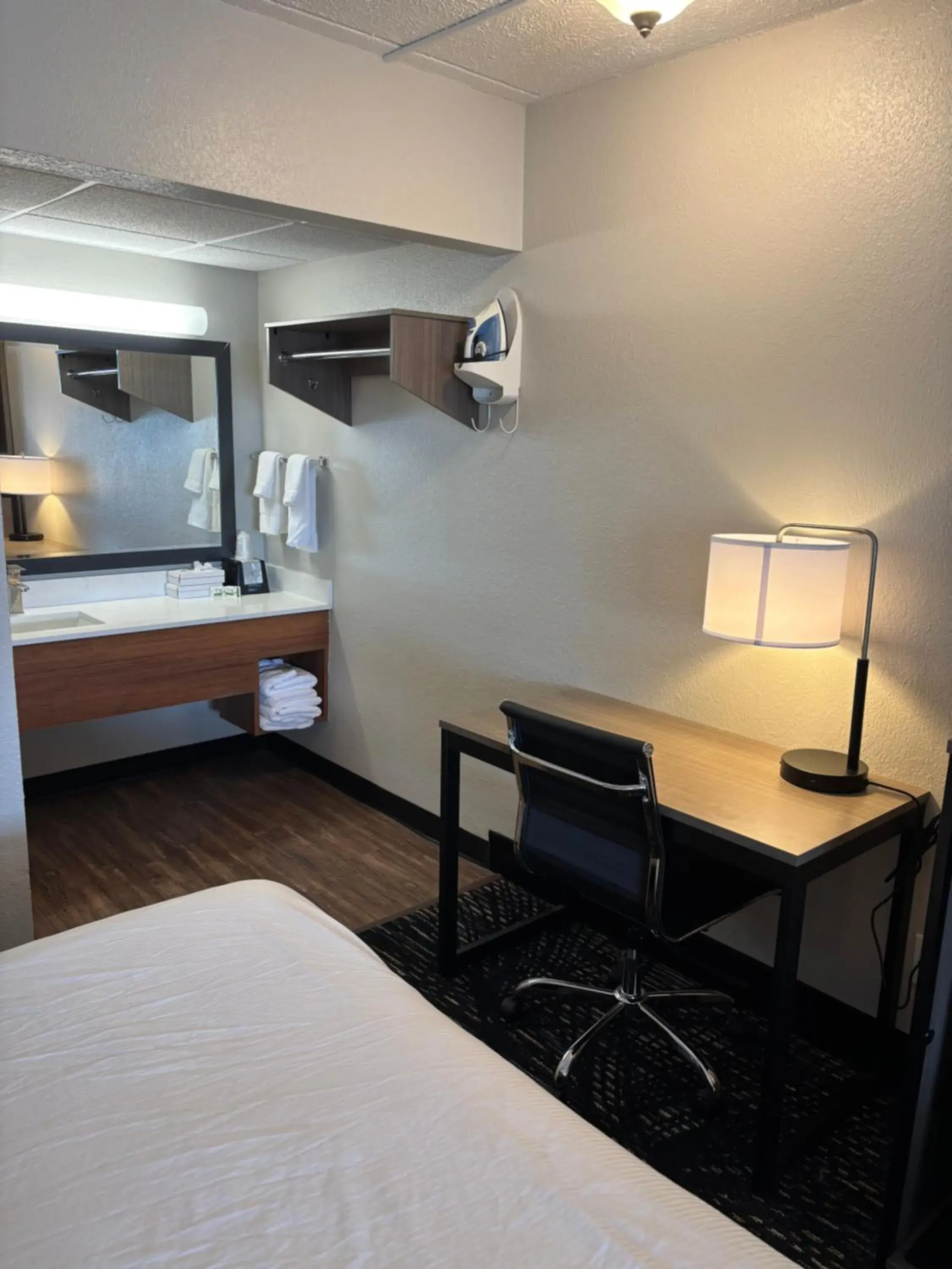 Bed in Baymont by Wyndham Petoskey Bed in Baymont by Wyndham Petoskey