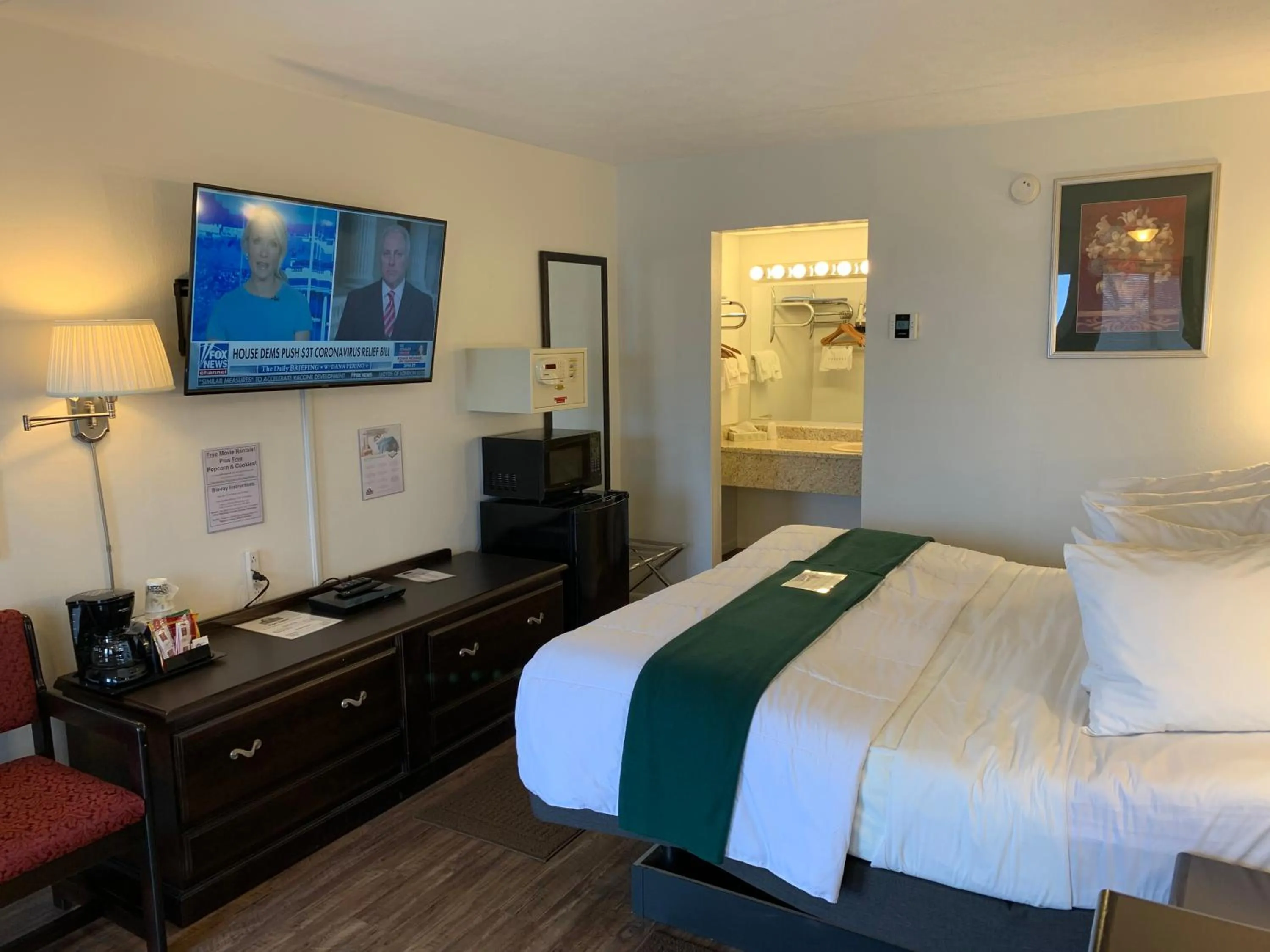 Deluxe King Room-First Floor in Baymont by Wyndham Petoskey
