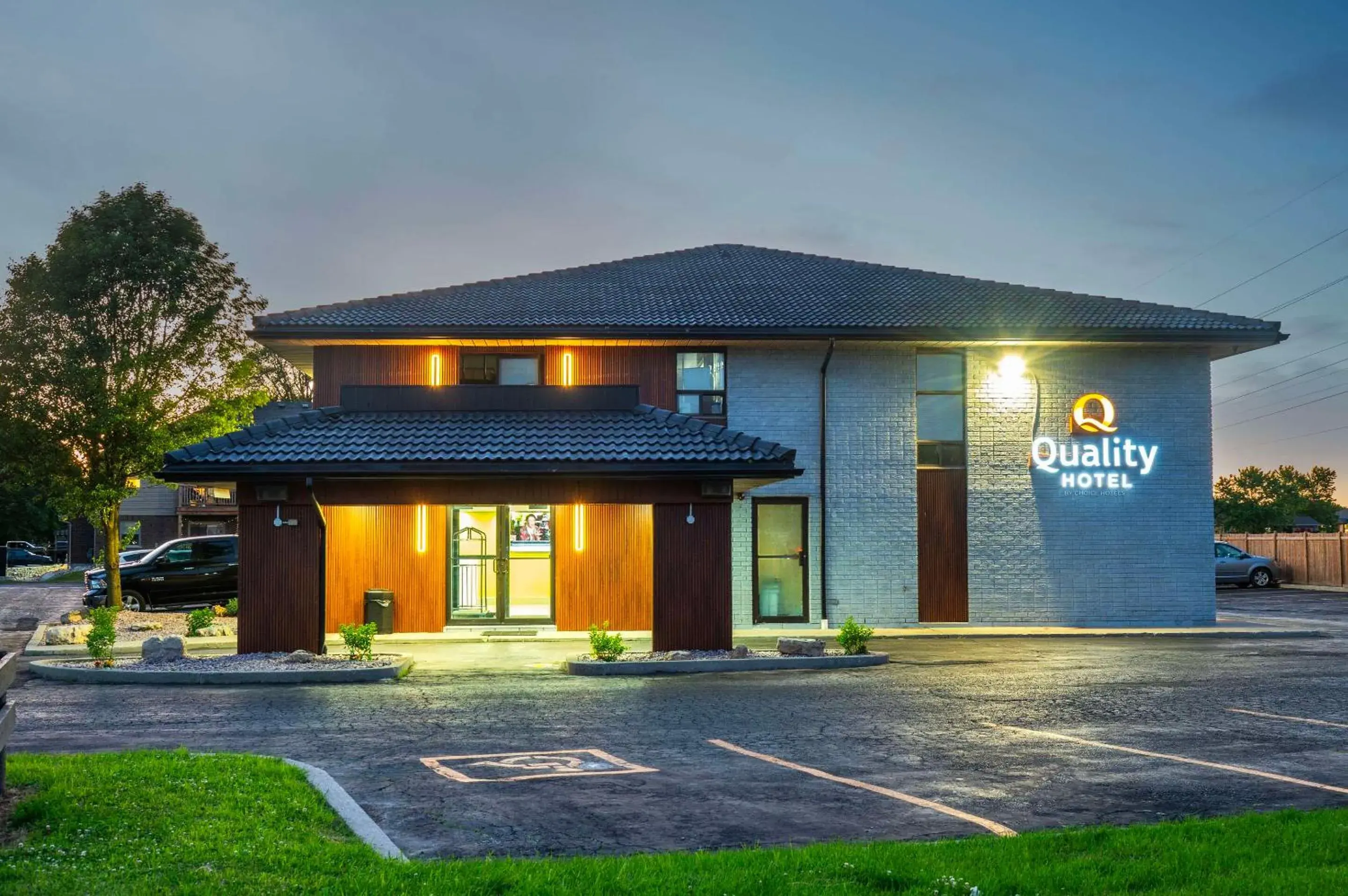 Property building in Quality Inn Property building in Quality Inn