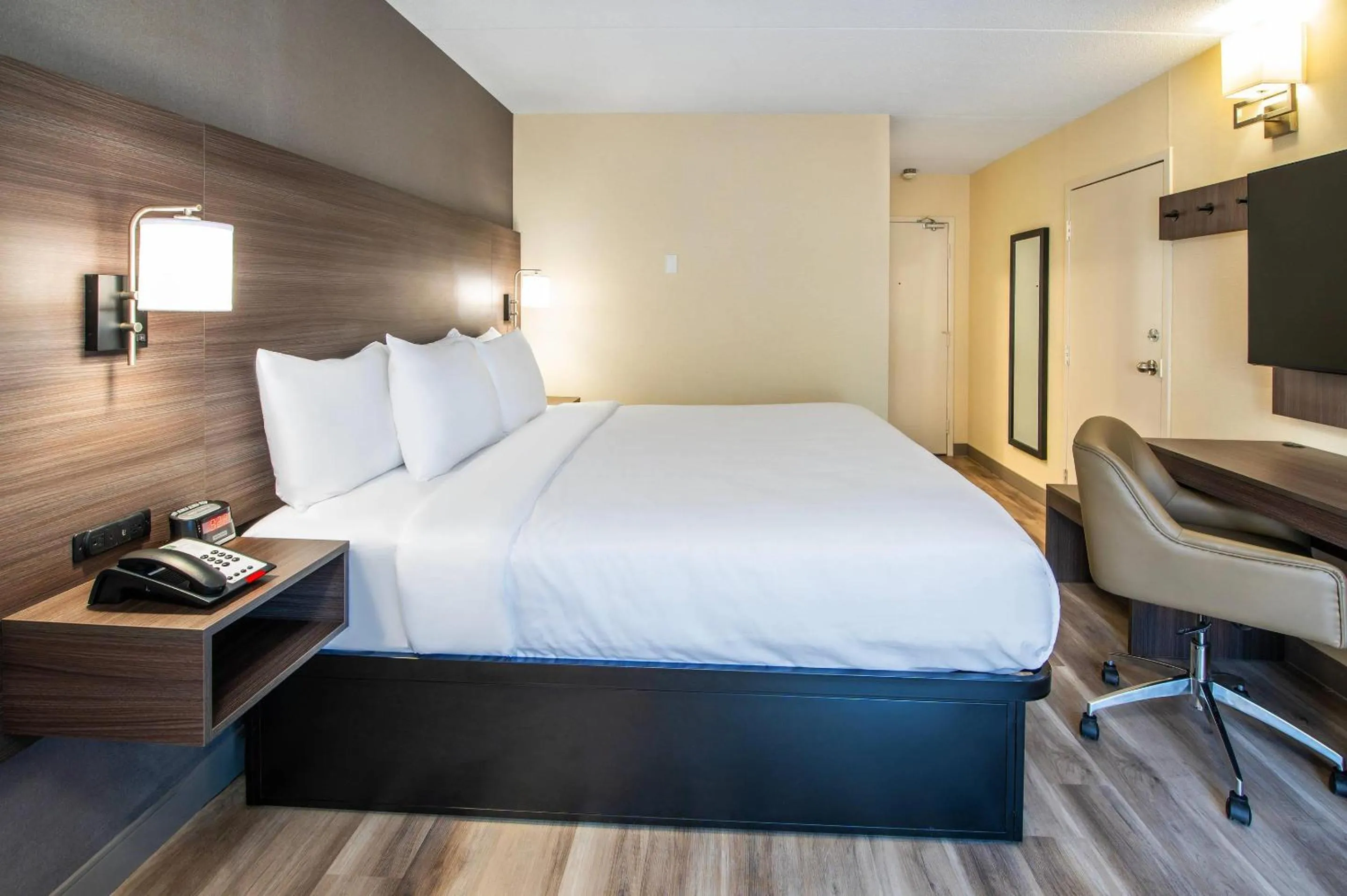 Bedroom, Bed in Quality Inn