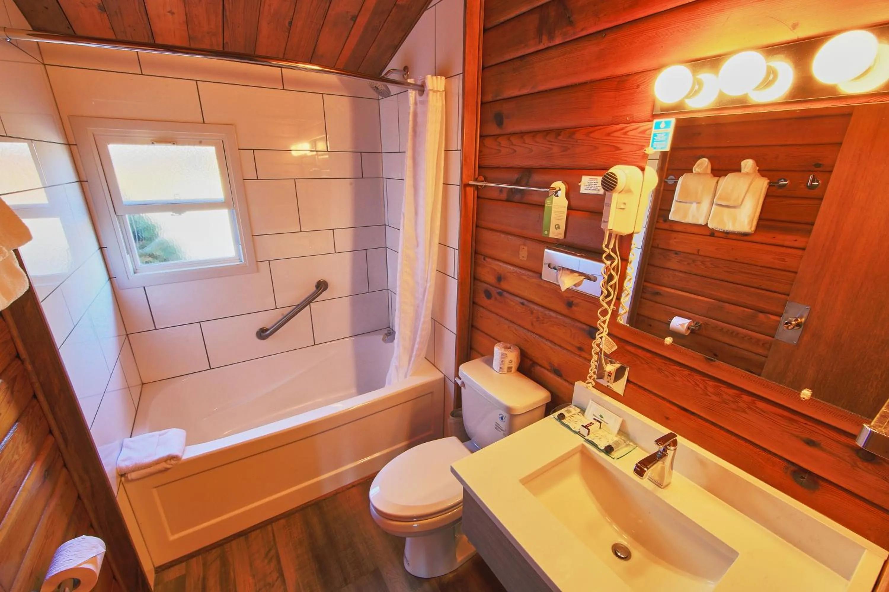 Bathroom in Jasper House Bungalows