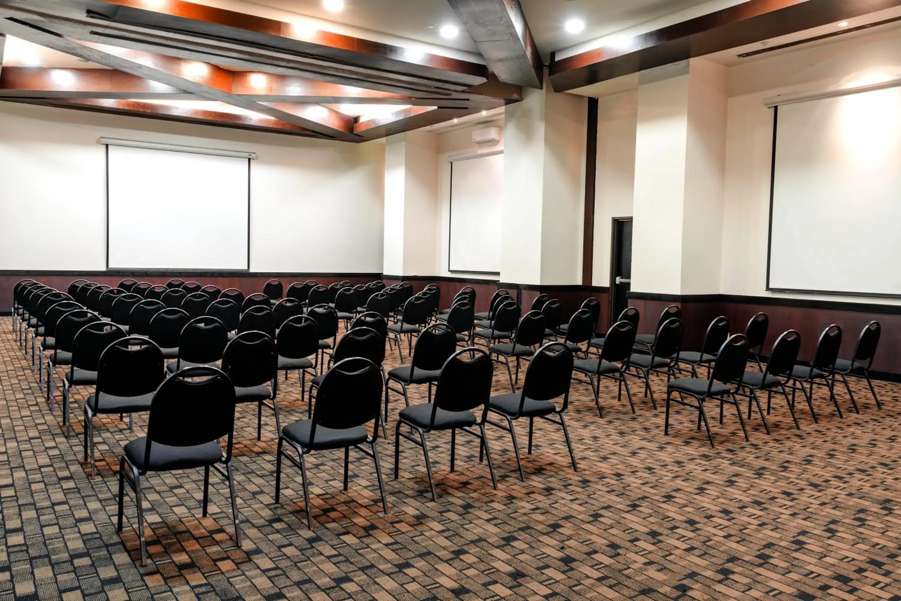 Meeting/conference room in Fiesta Inn Tepic Meeting/conference room in Fiesta Inn Tepic