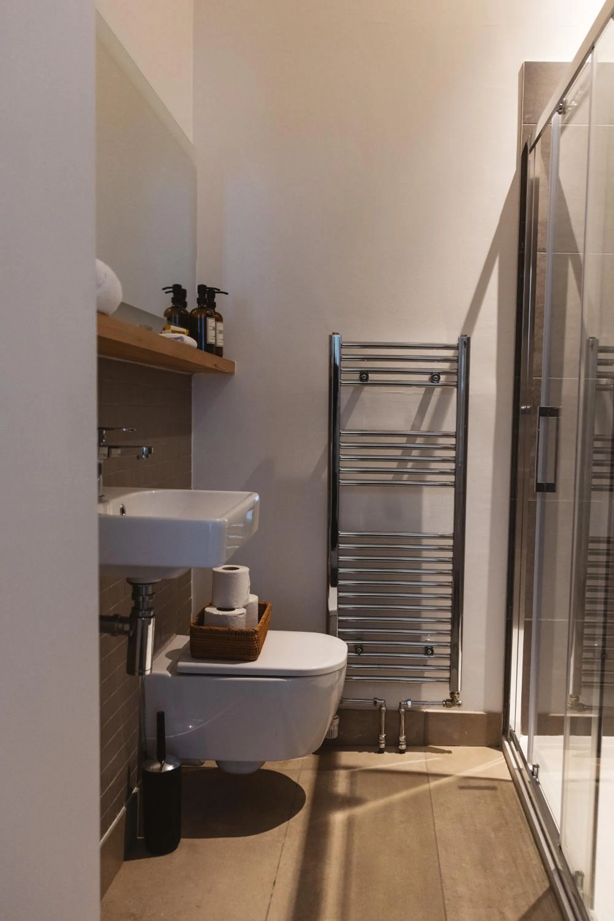 Shower in Isle of Raasay Distillery