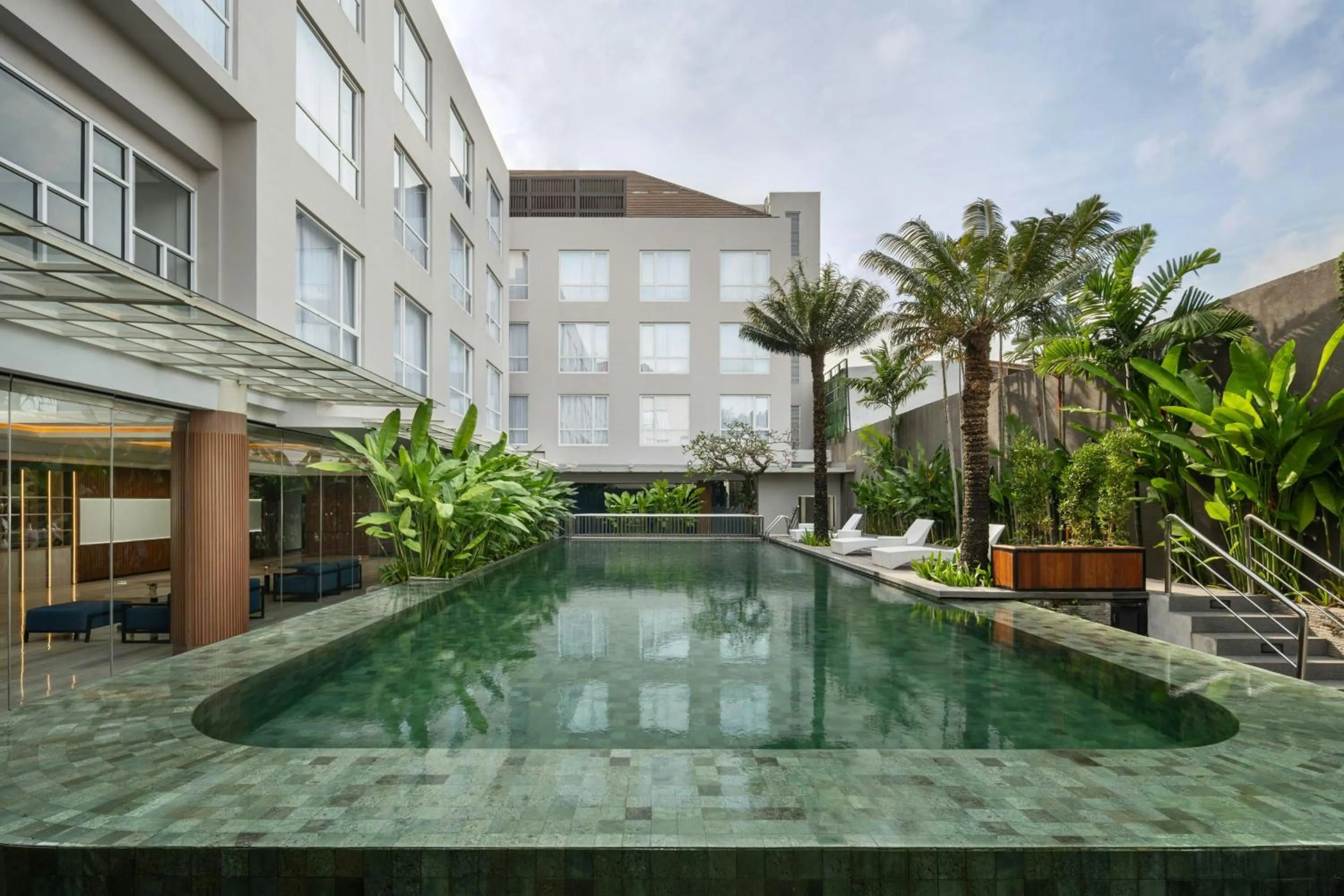 Swimming pool in Fairfield by Marriott Bali Kuta Ngurah Rai