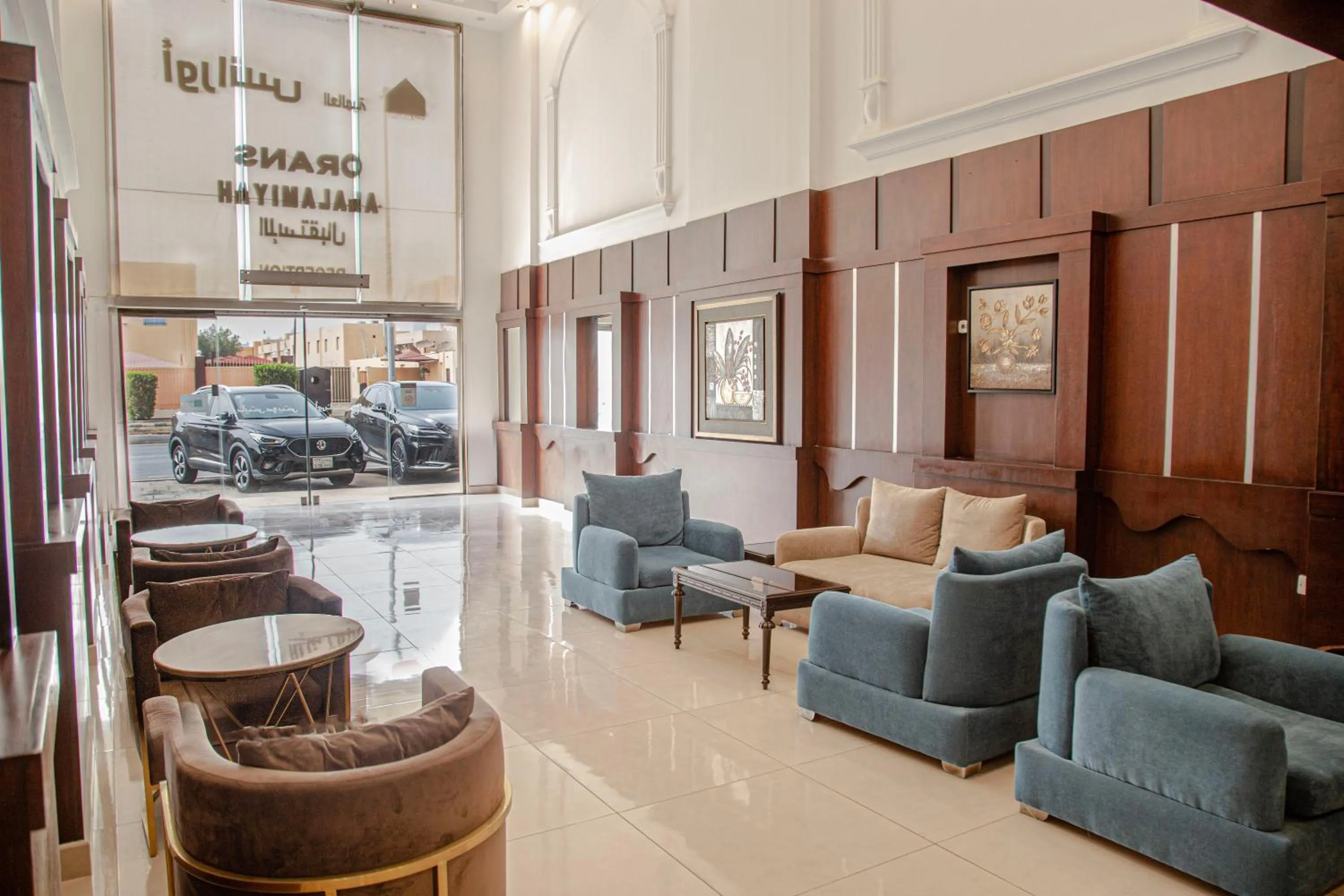 Seating area in أورانس العالمية - Orans Suites