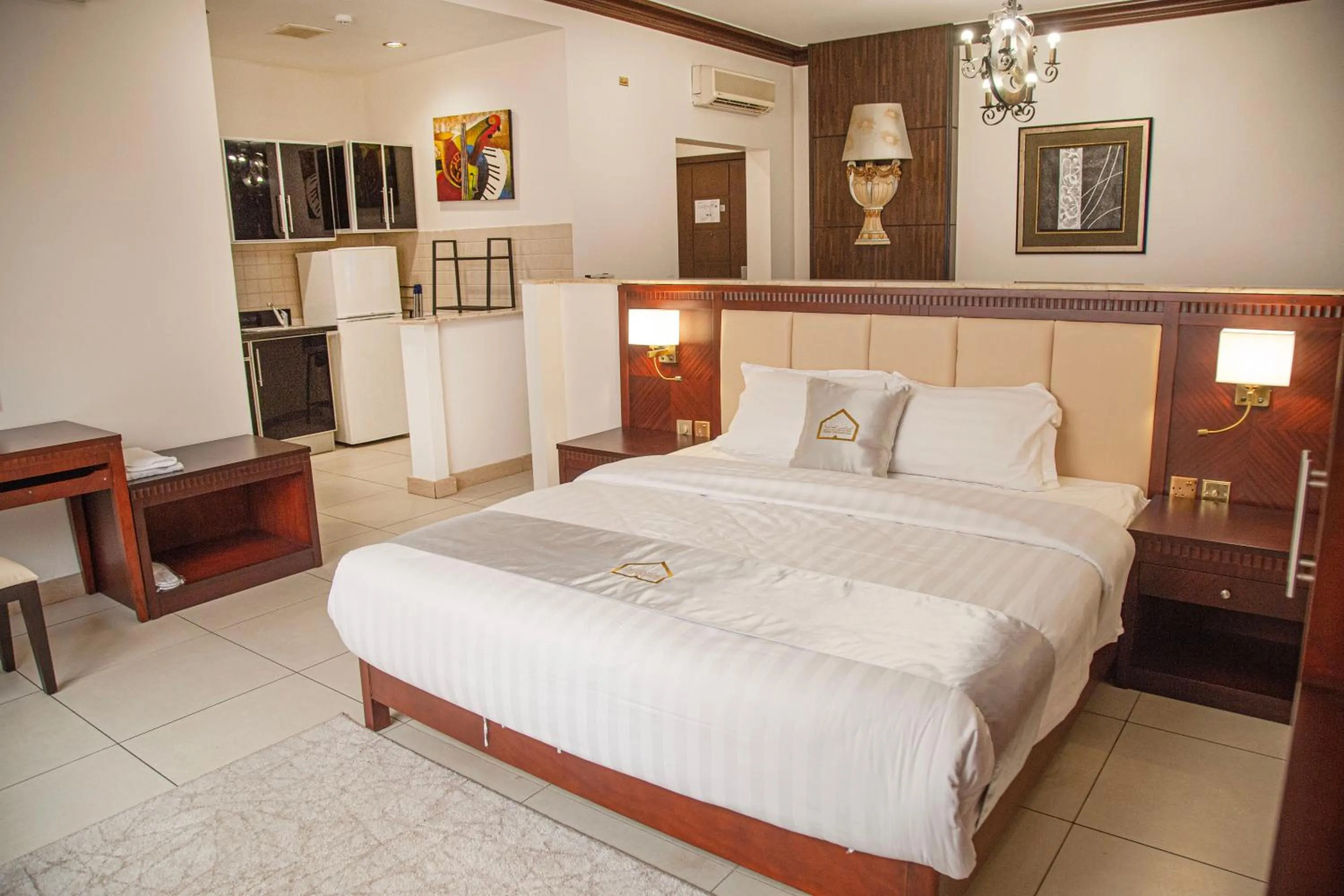 Bedroom, Bed in أورانس العالمية - Orans Suites
