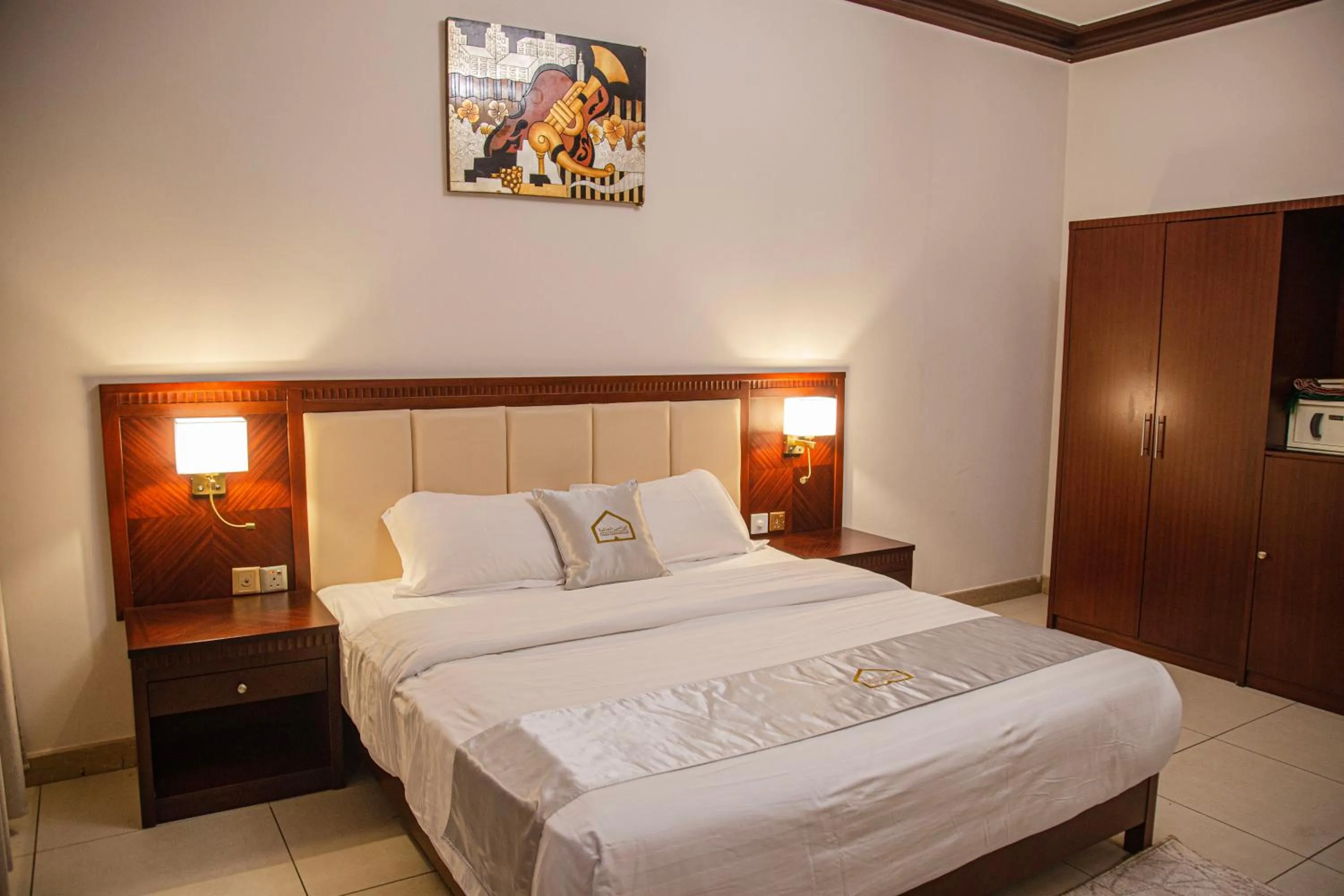 Bedroom, Bed in أورانس العالمية - Orans Suites