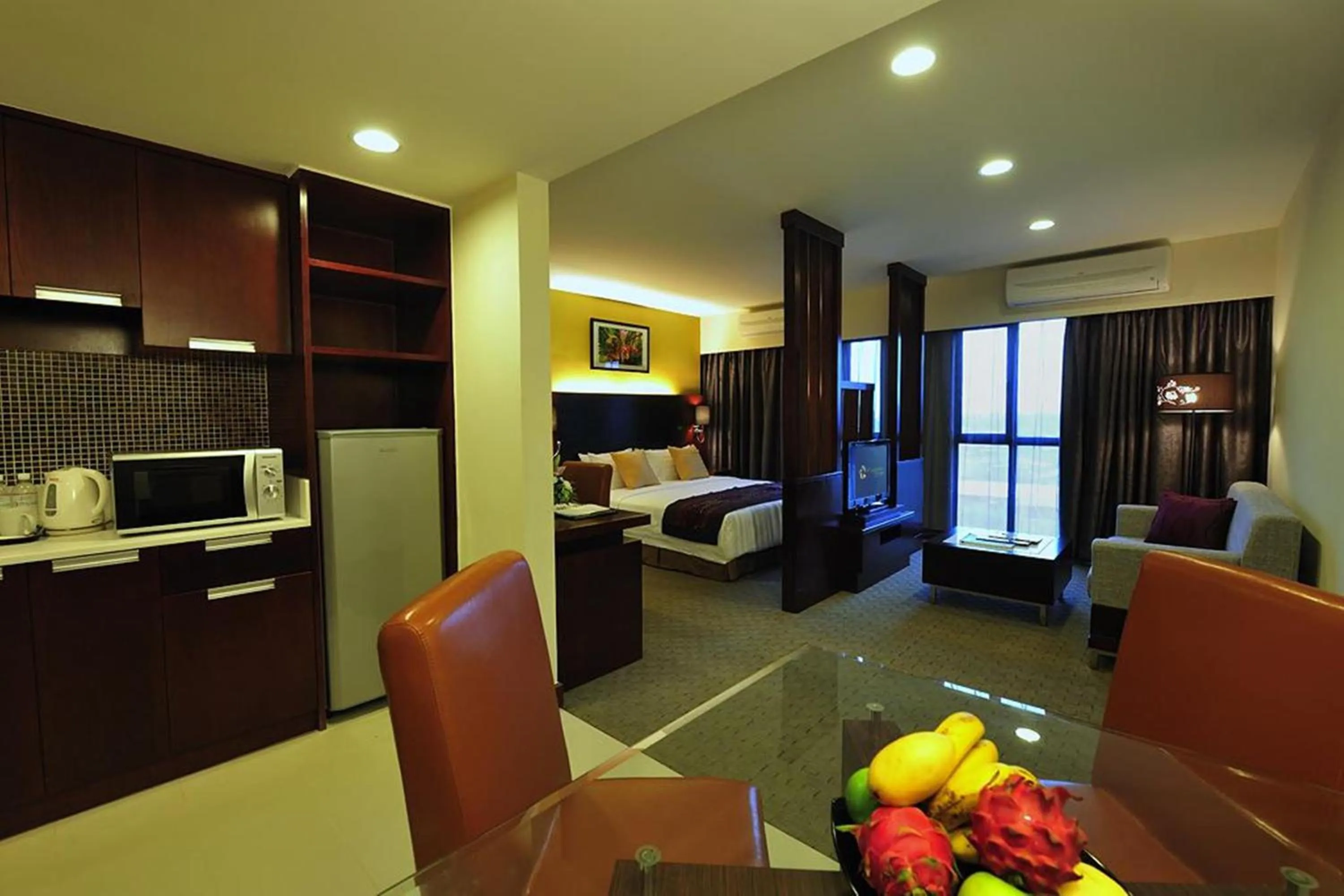 Kitchen or kitchenette, Bed in Ming Garden Hotel & Residences
