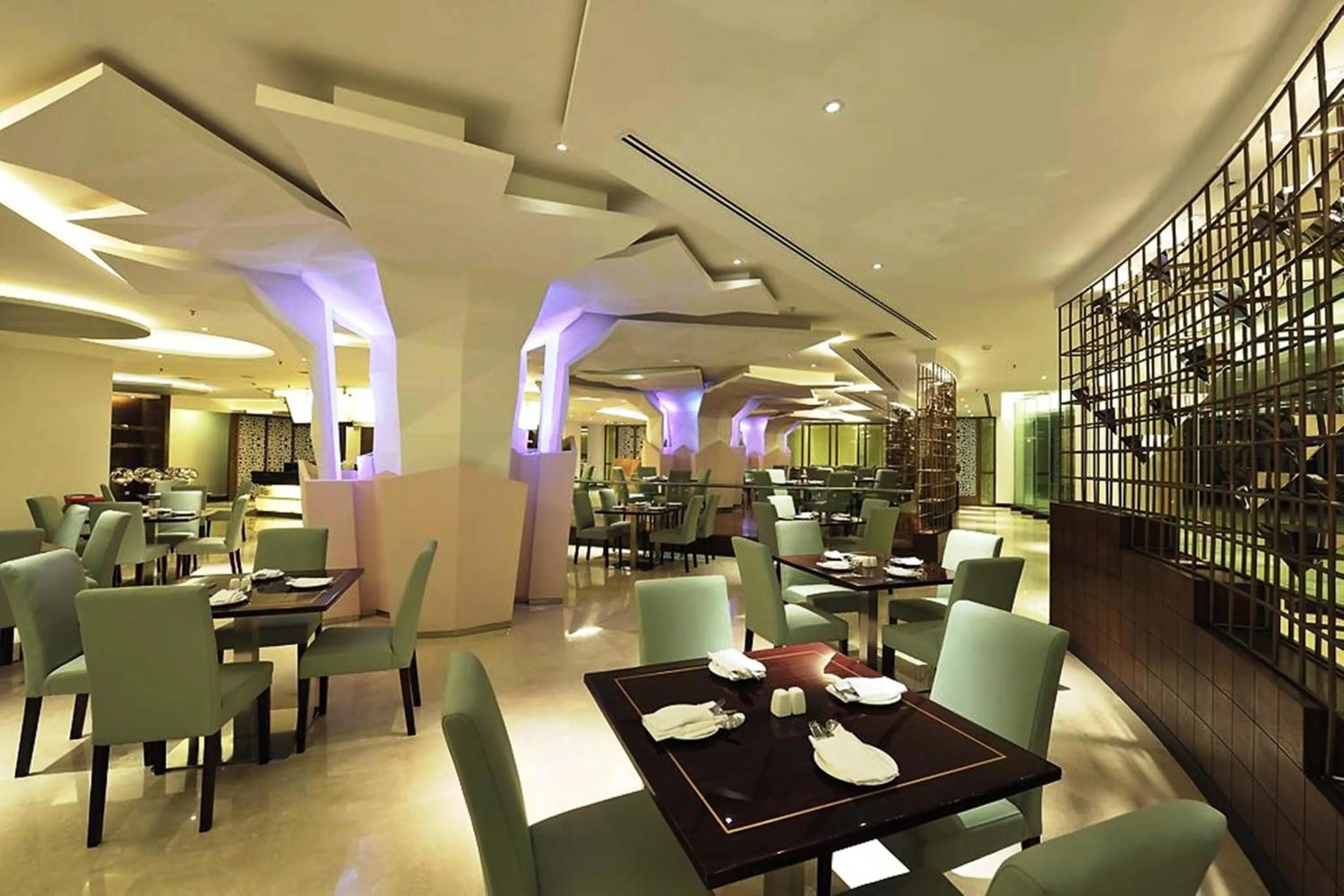 Restaurant/places to eat in Ming Garden Hotel & Residences