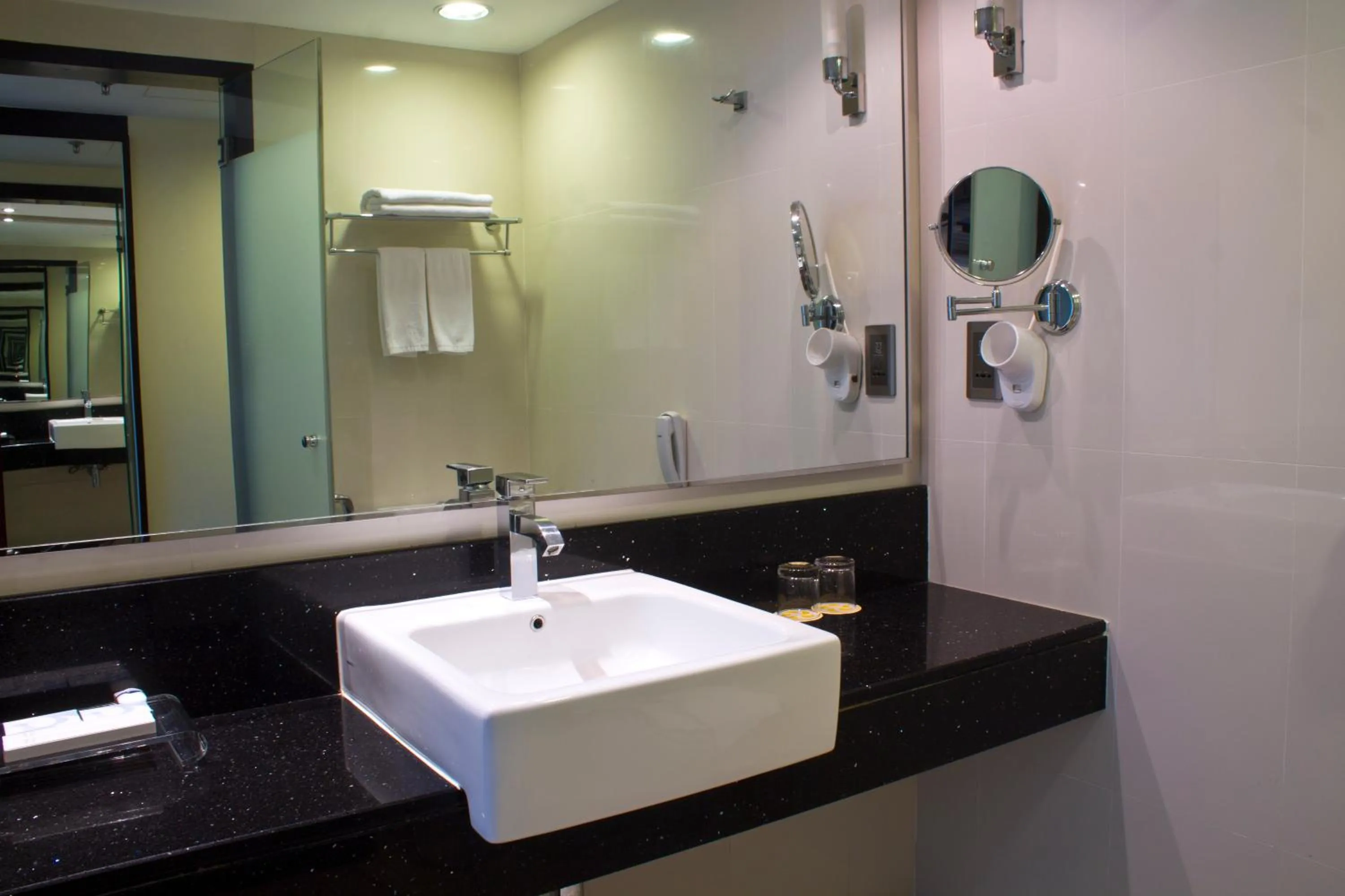 Toilet in Ming Garden Hotel & Residences