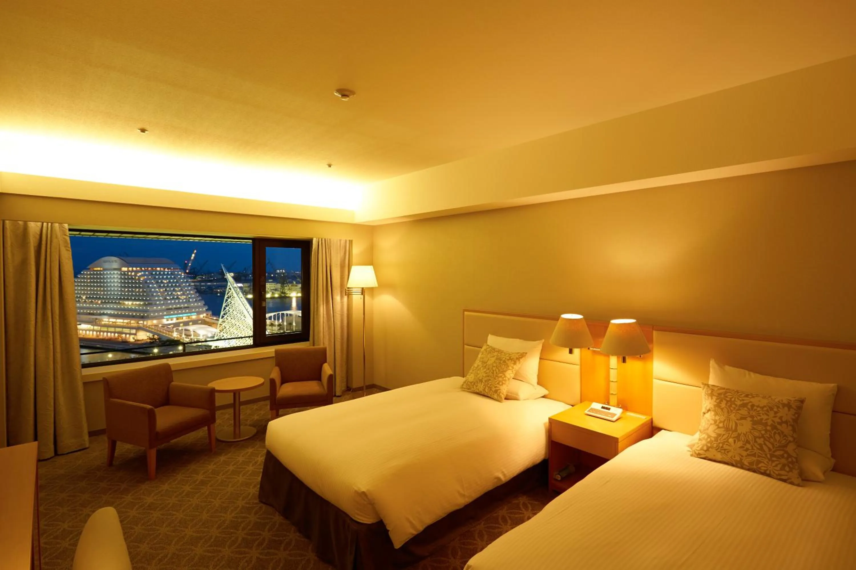 Photo of the whole room, Bed in Hotel Okura Kobe